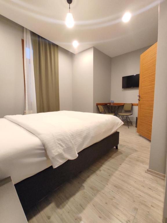 Economy Double Room photo 1