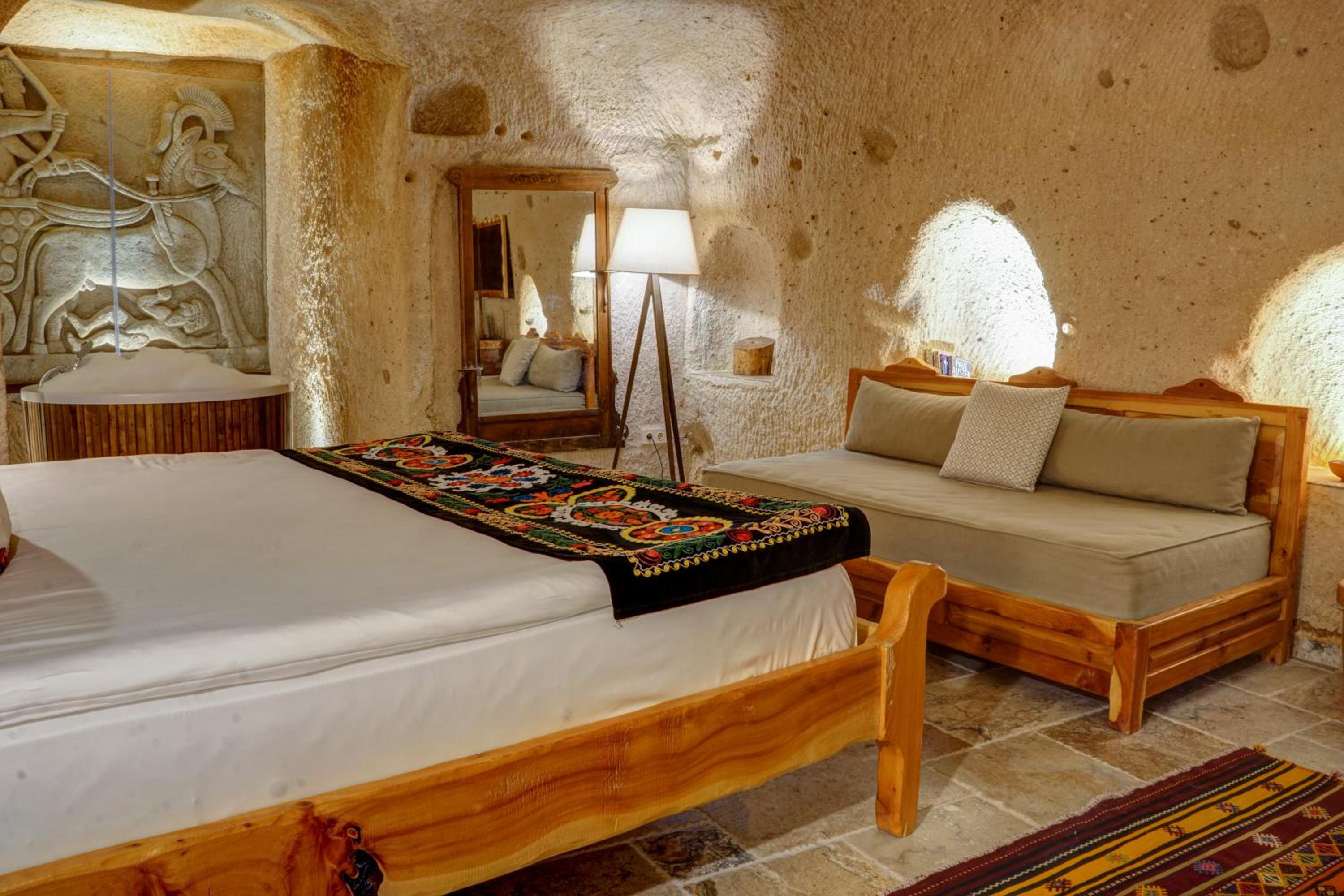 Executive Cave Suite - Photo 32