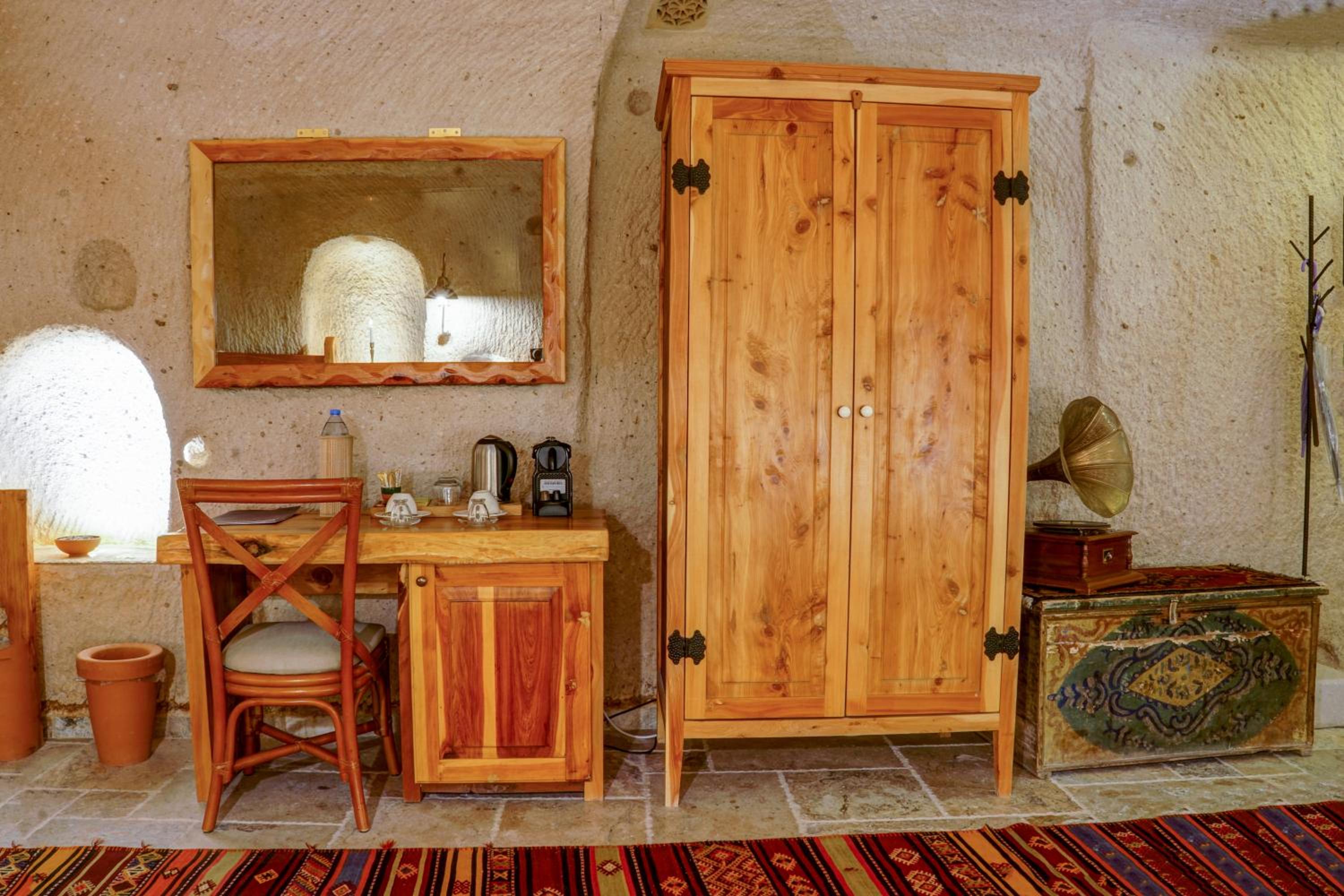 Executive Cave Suite - Photo 26