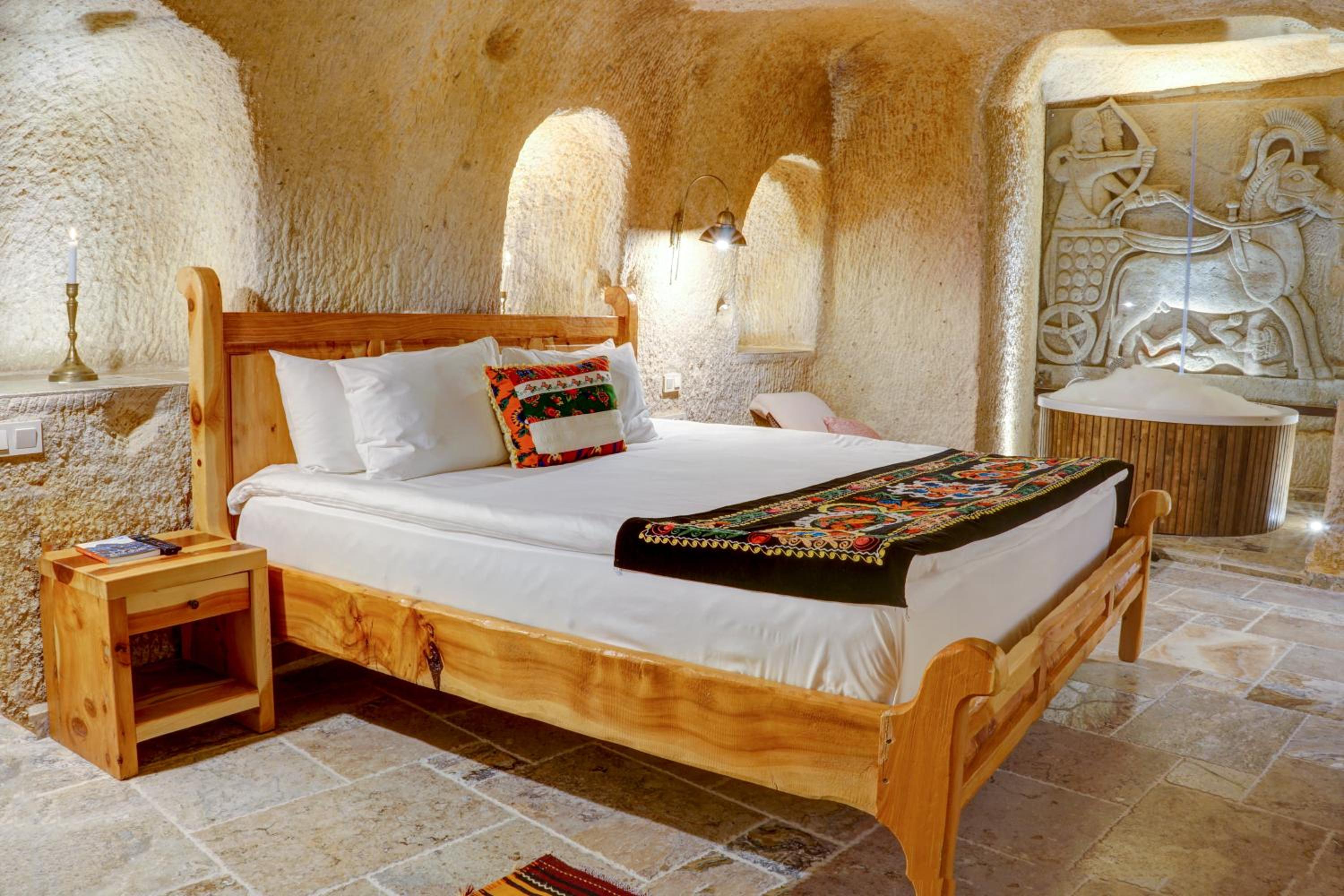 Executive Cave Suite - Photo 9