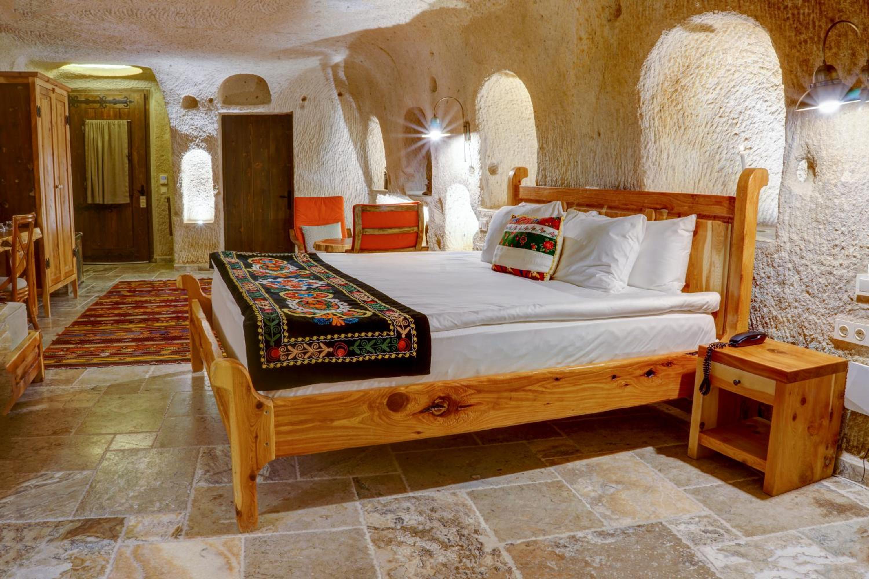 Executive Cave Suite - Photo 35