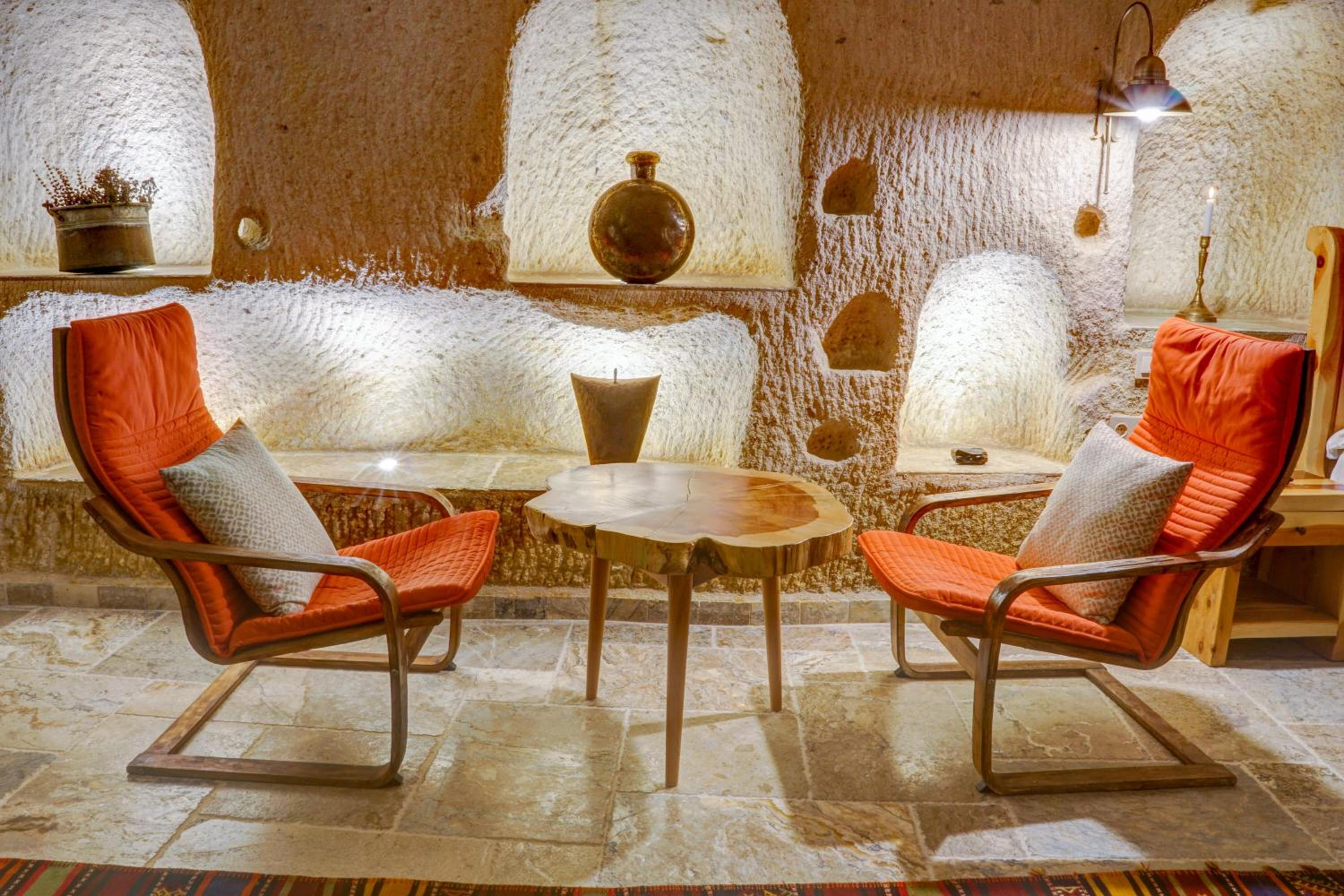 Executive Cave Suite - Photo 8