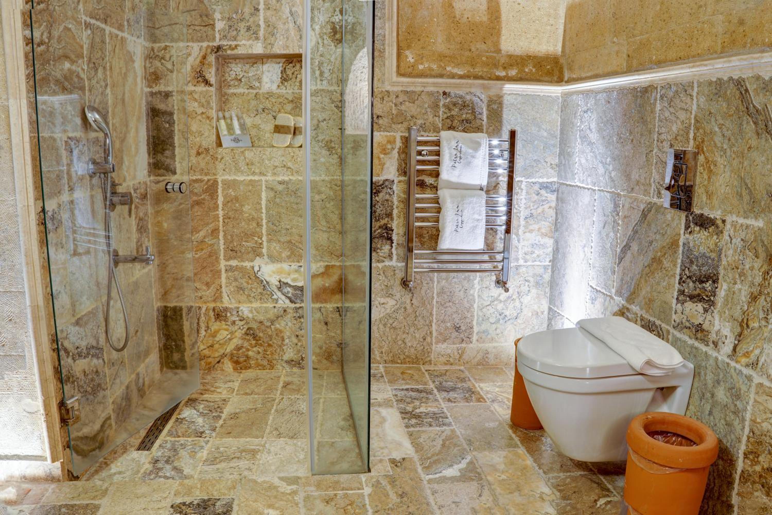 Executive Cave Suite - Photo 22