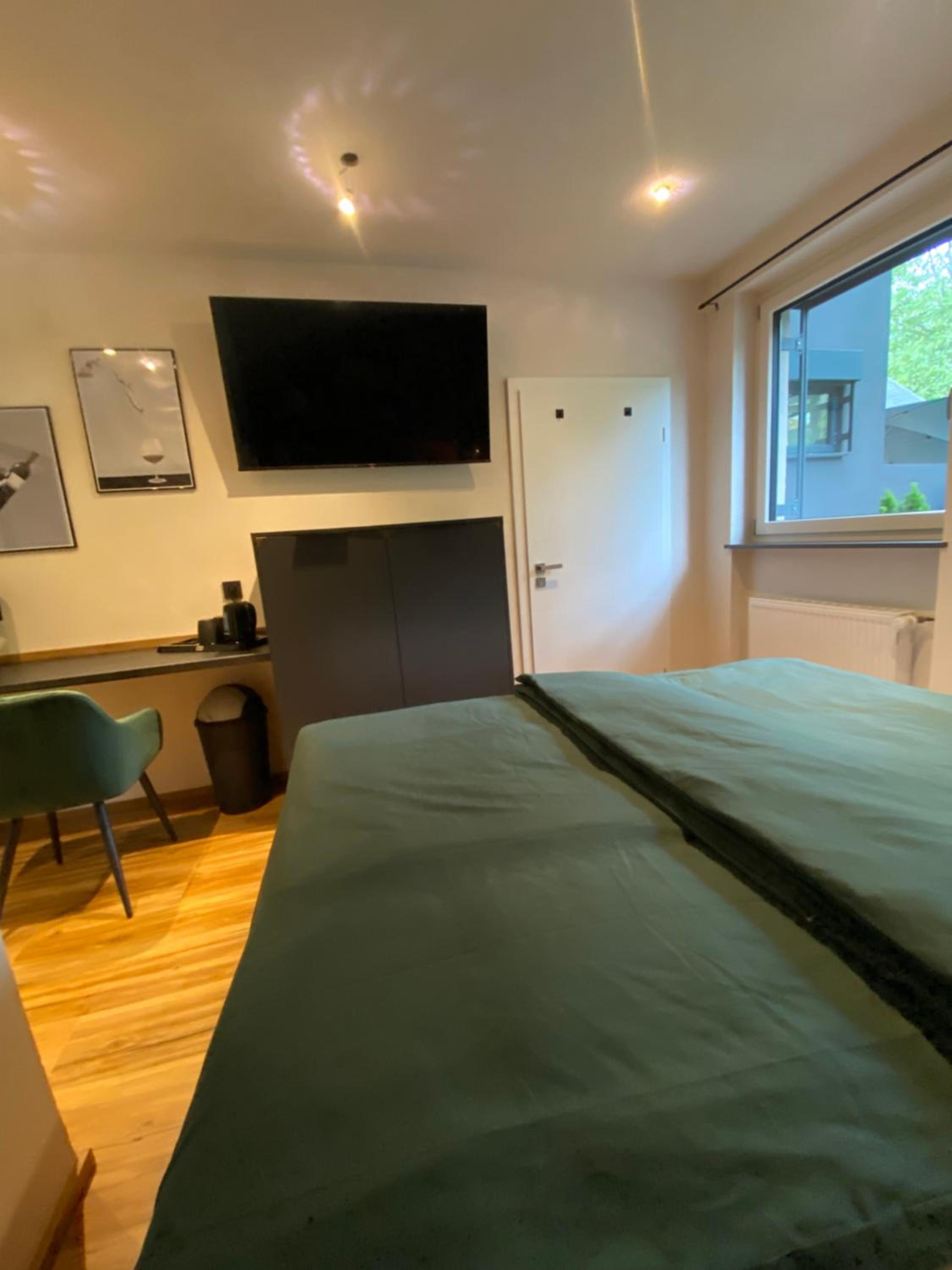 Double Room with Private Bathroom - Photo 12