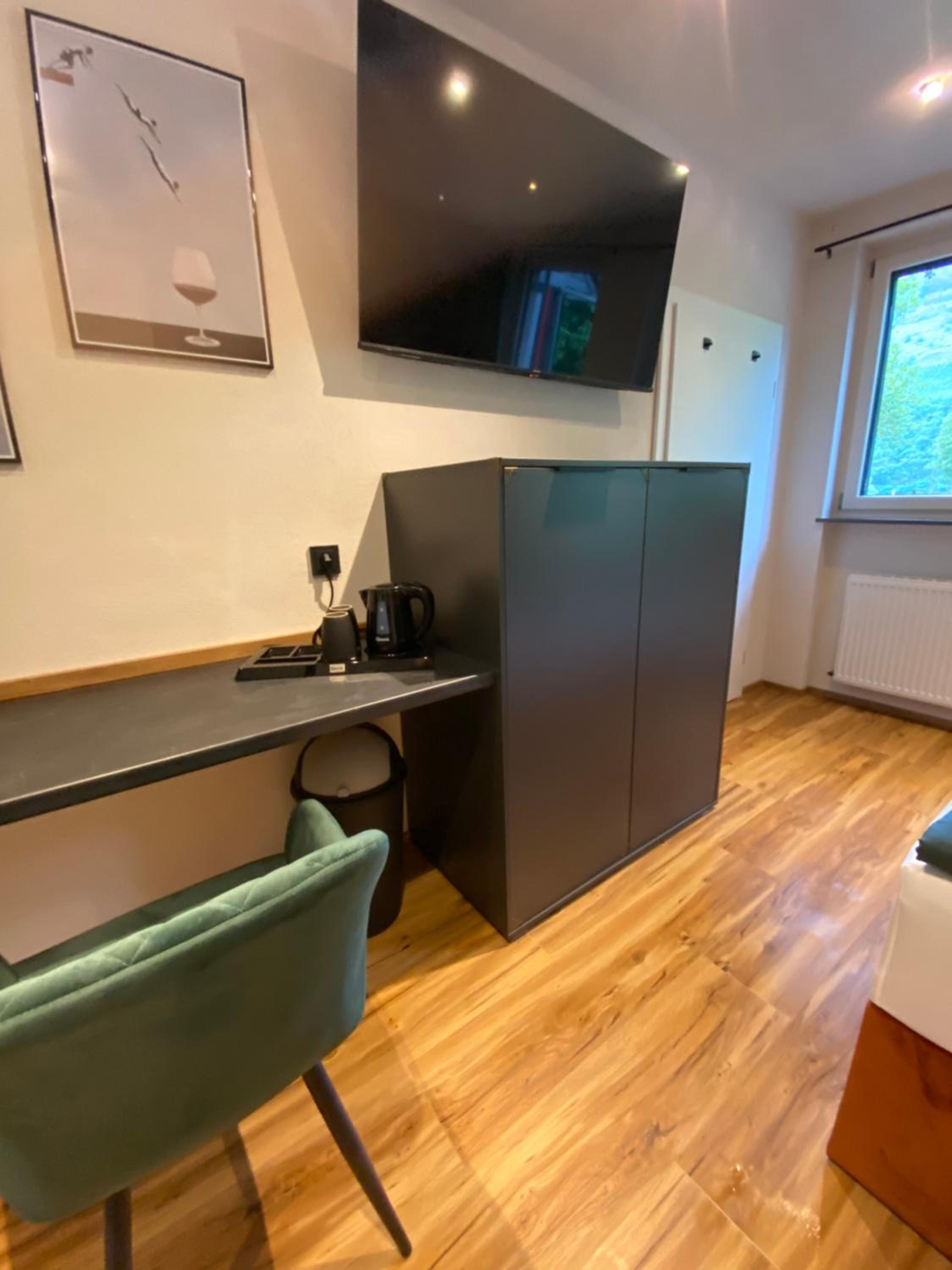 Double Room with Private Bathroom - Photo 15