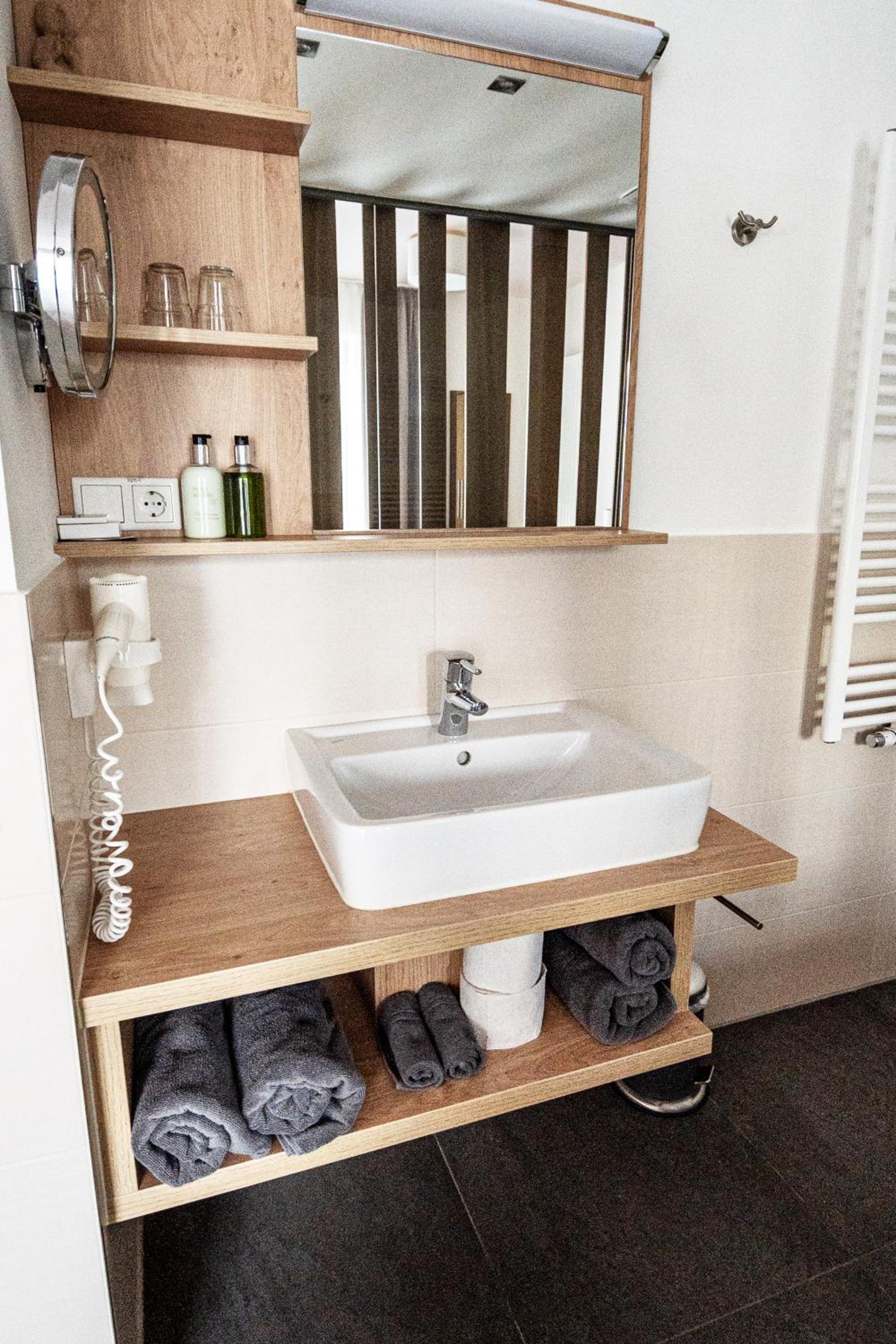 Deluxe Apartment with Lake View (3 Adults)  photo 3