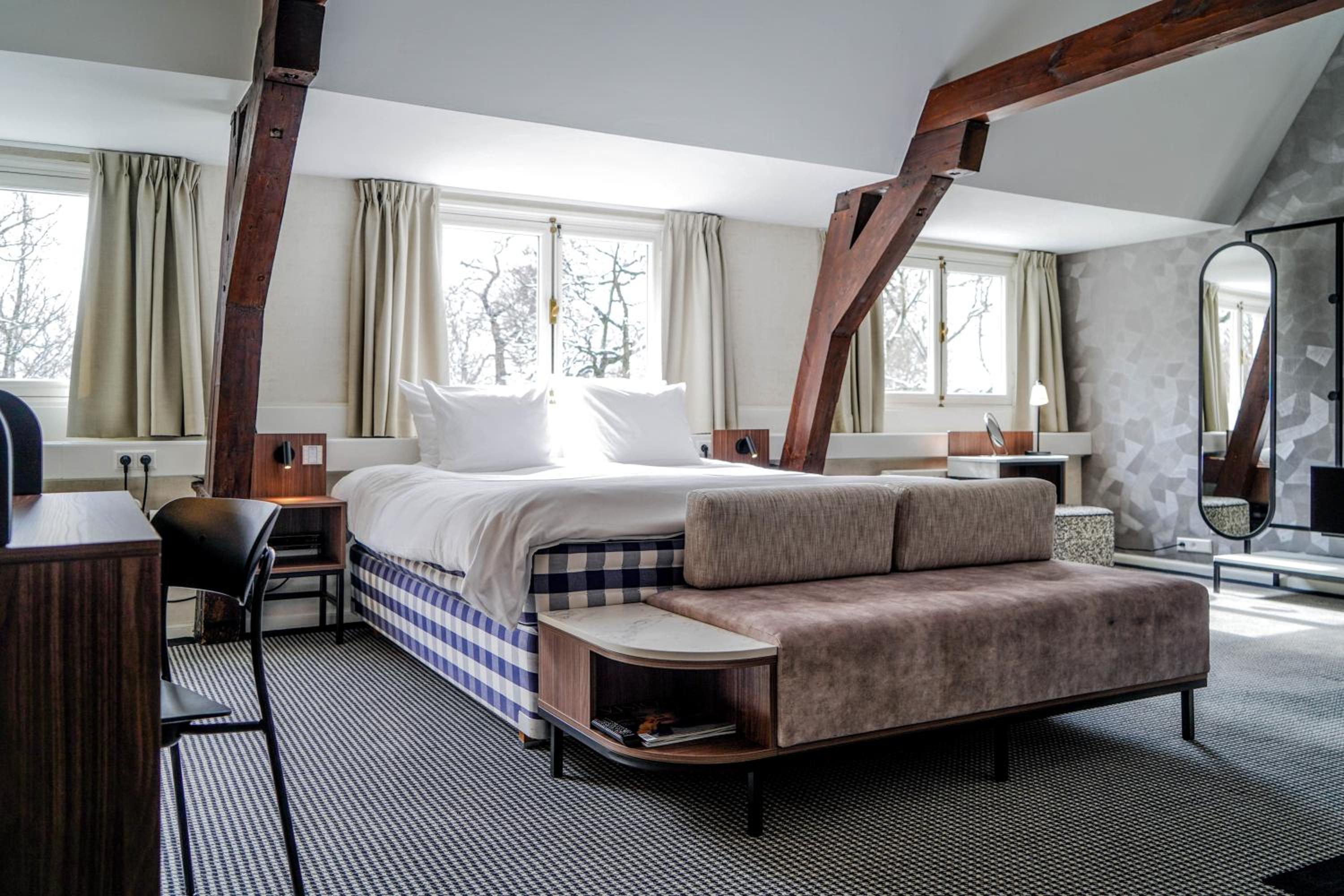 Executive Room - Photo 1