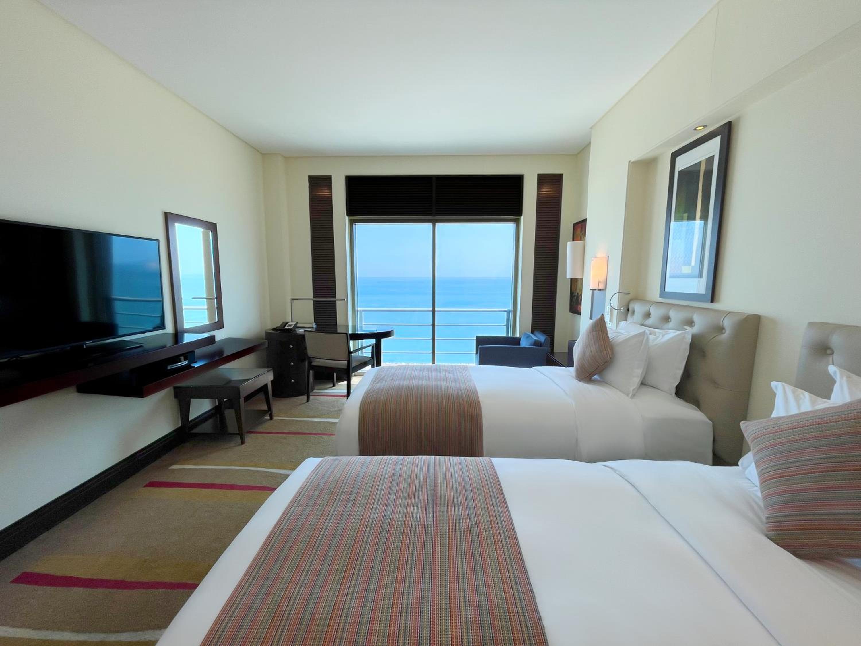 Luxury Twin Room with Sea View - Photo 3