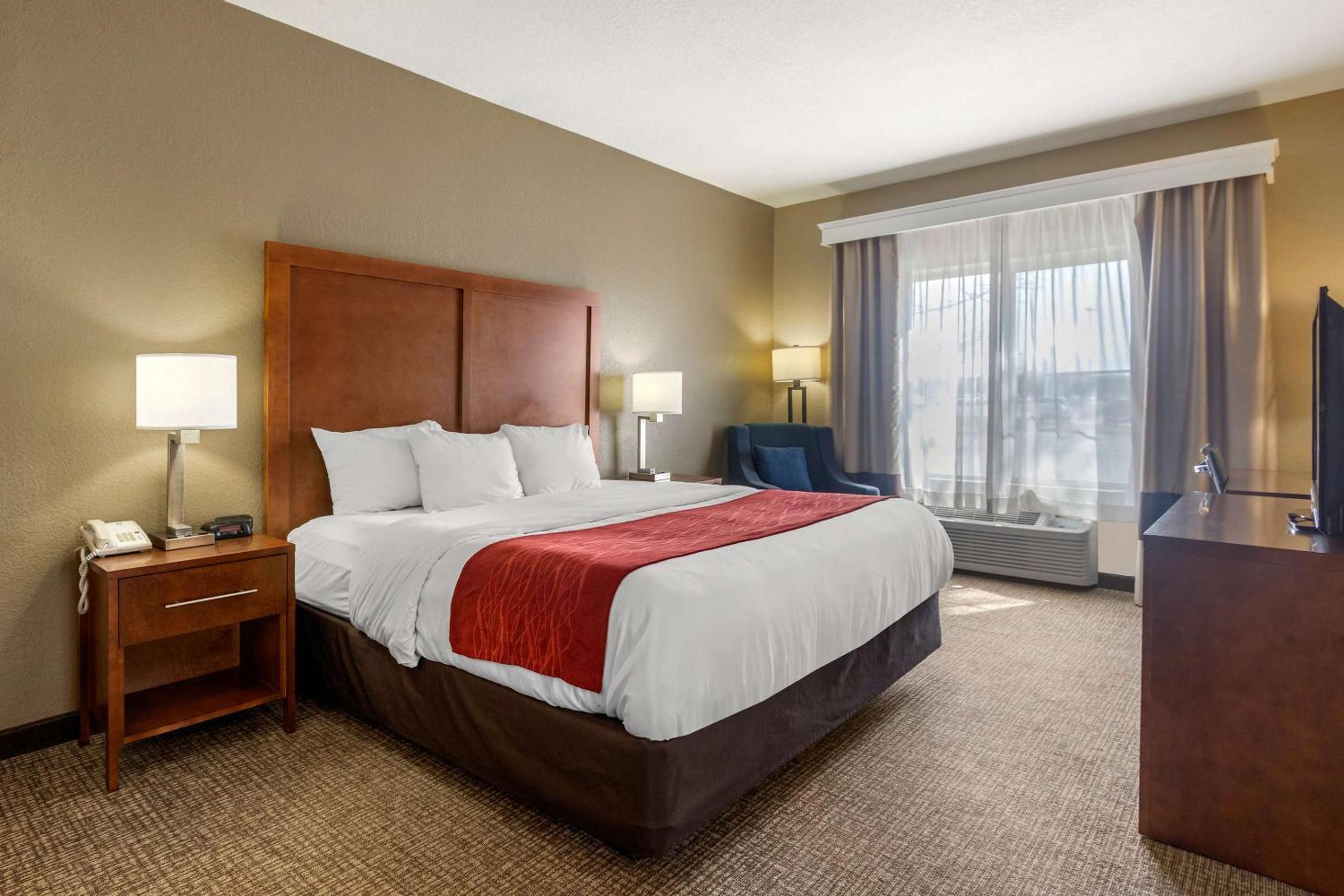 Comfort Inn & Suites Pittsburg KS