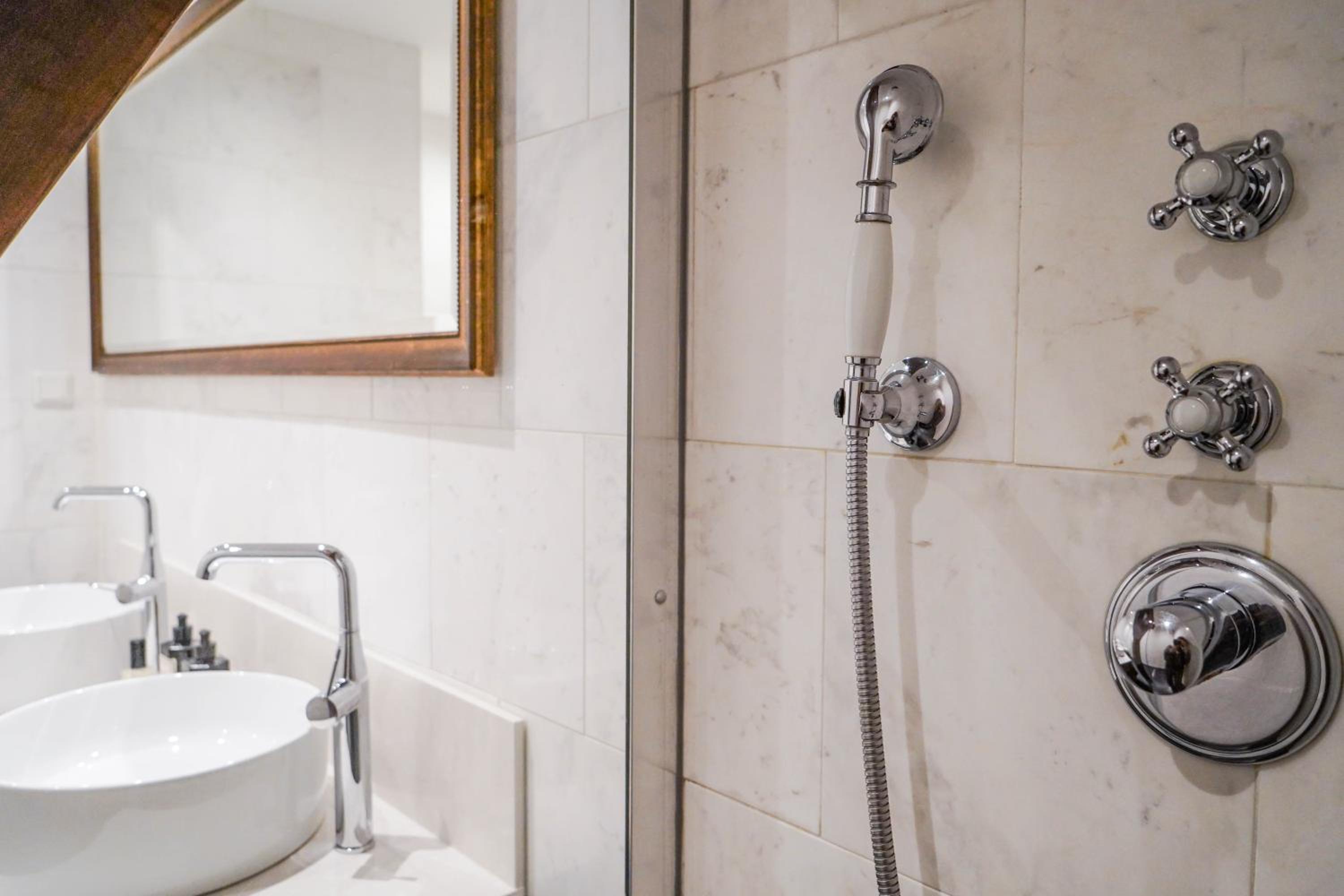 Executive Room - Photo 2