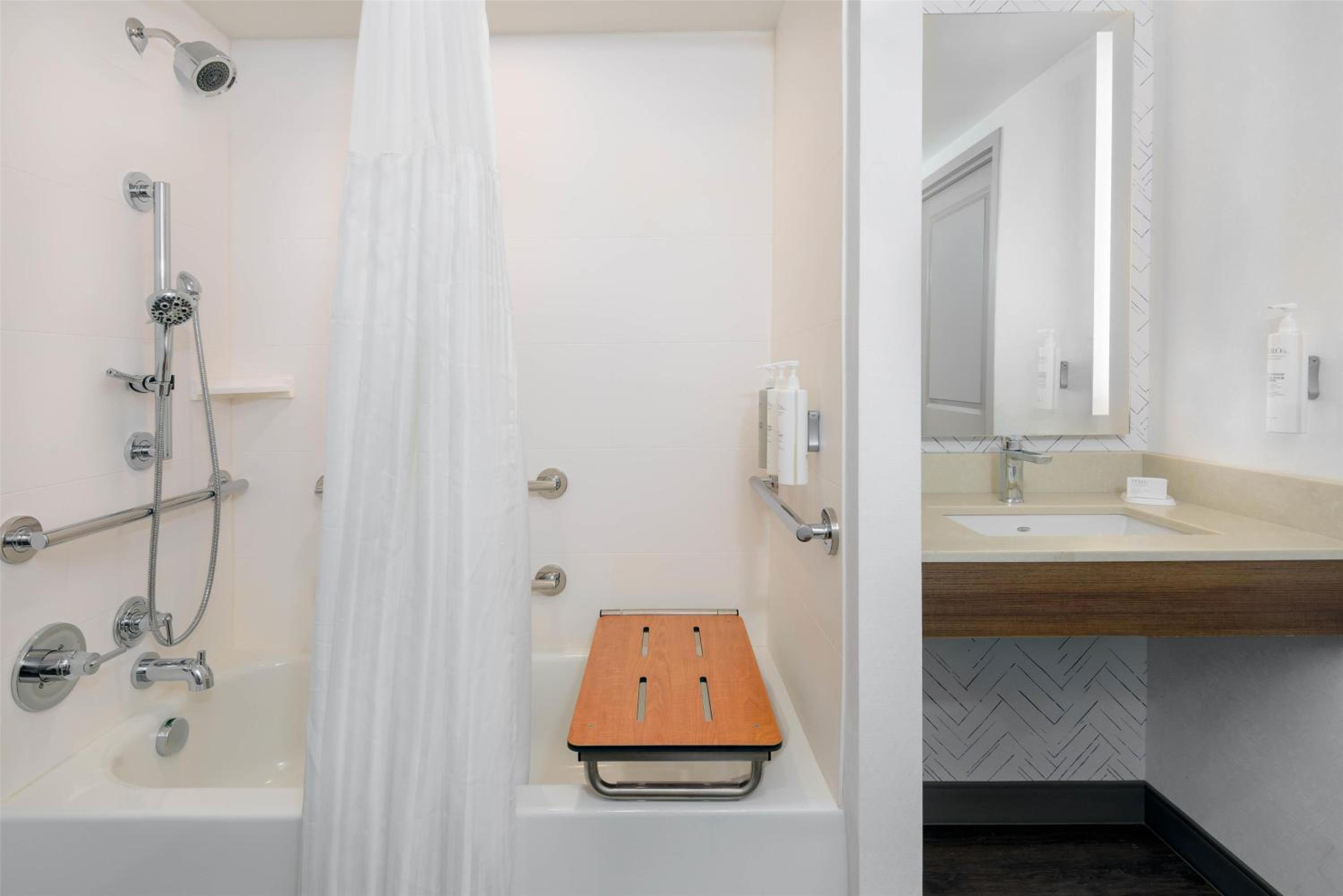 Queen Room with Two Queen Beds and Accessible Tub - Mobility Access