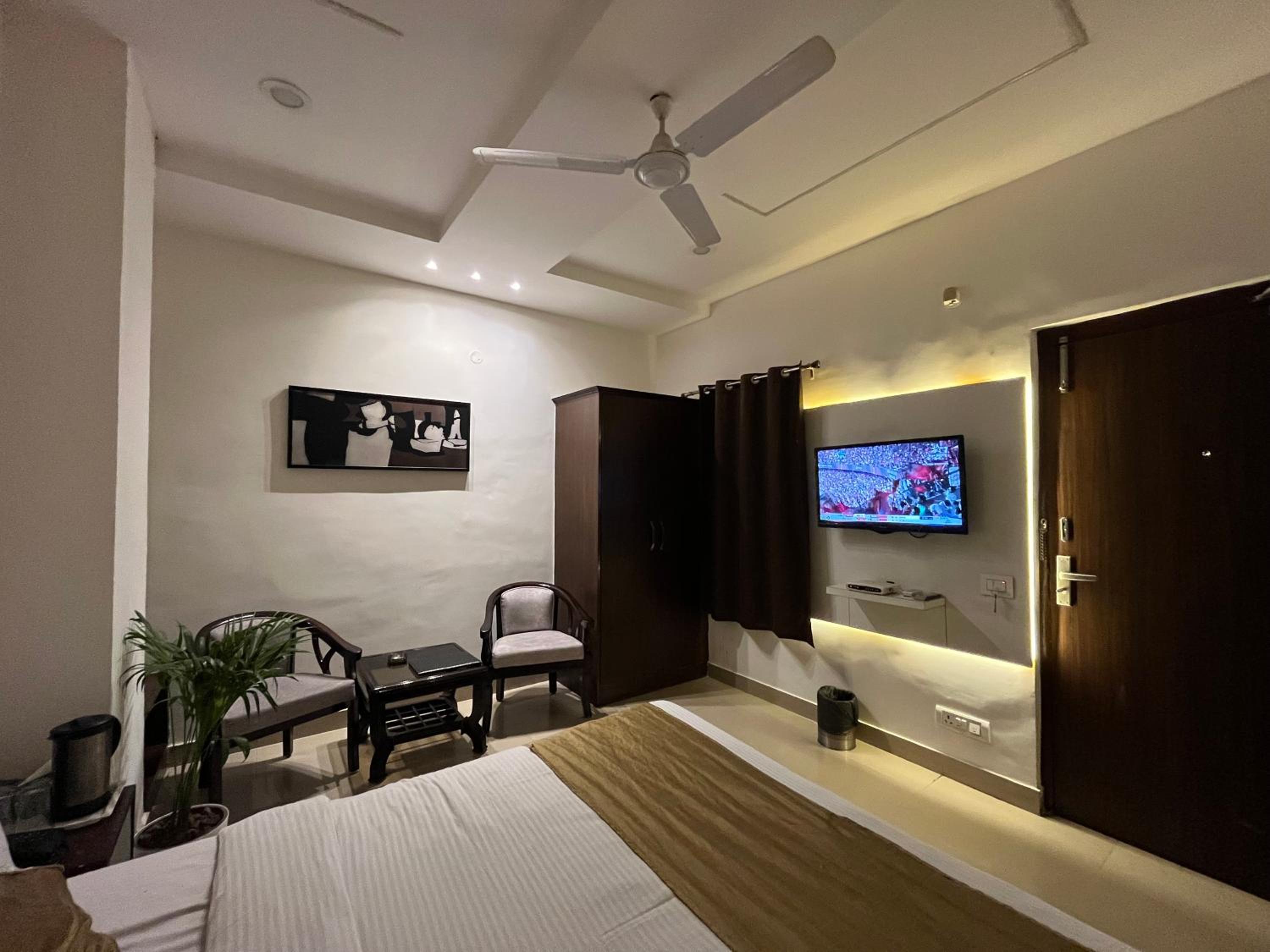 Deluxe Room - Photo 9