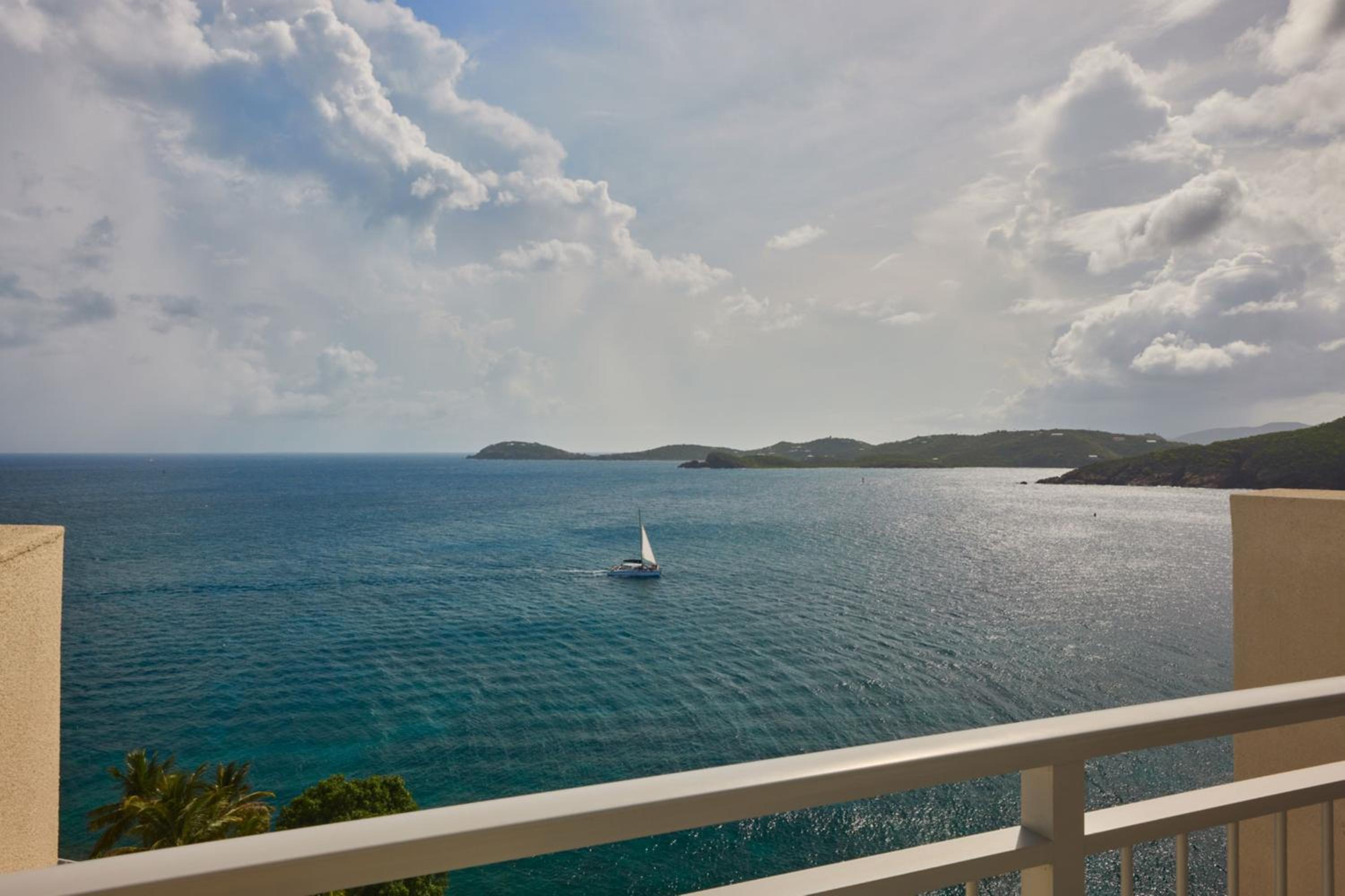 Deluxe Queen Room with Two Queen Beds, Balcony and Ocean View - Photo 3