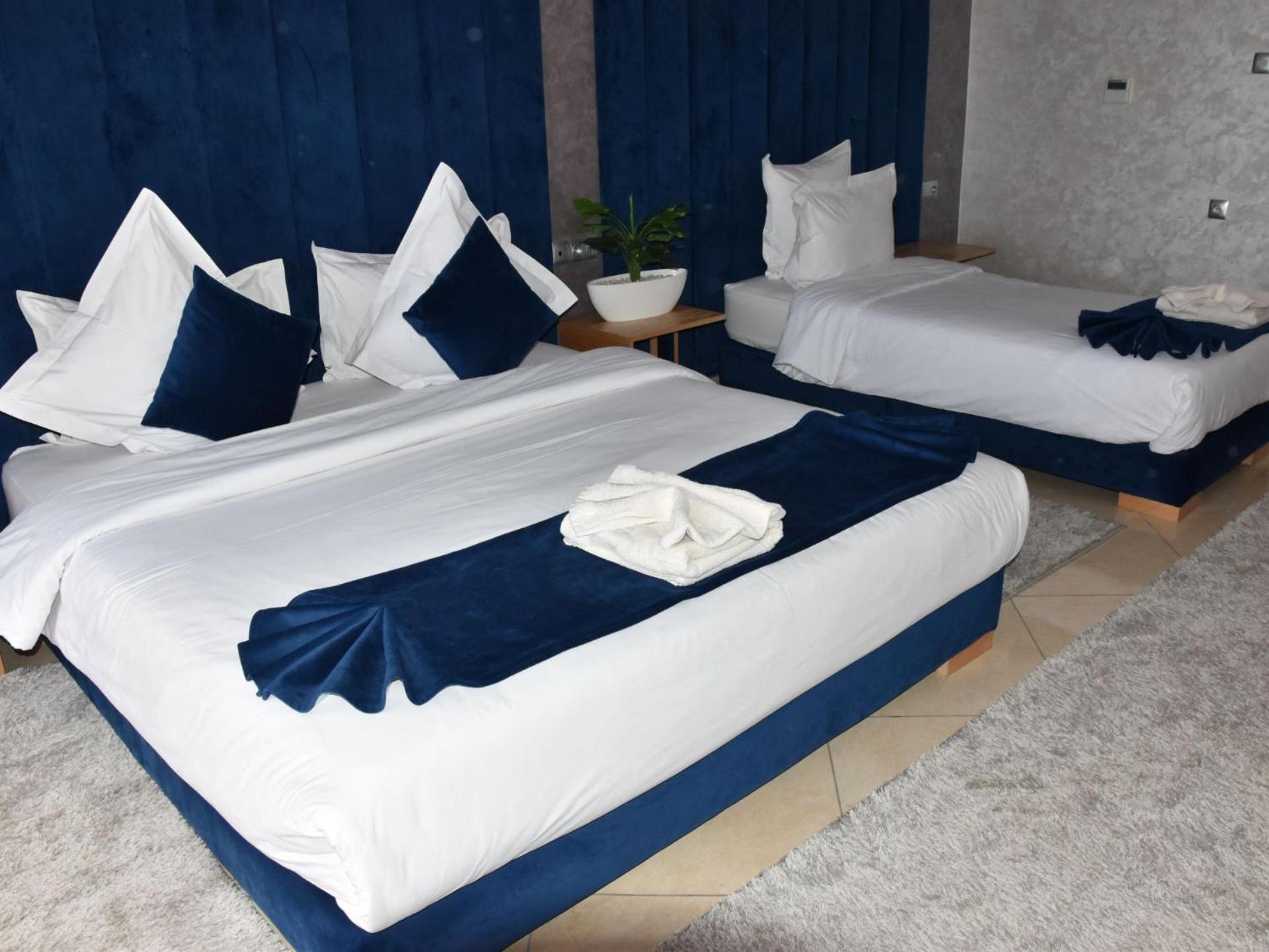 Triple Room with Pool View photo 2