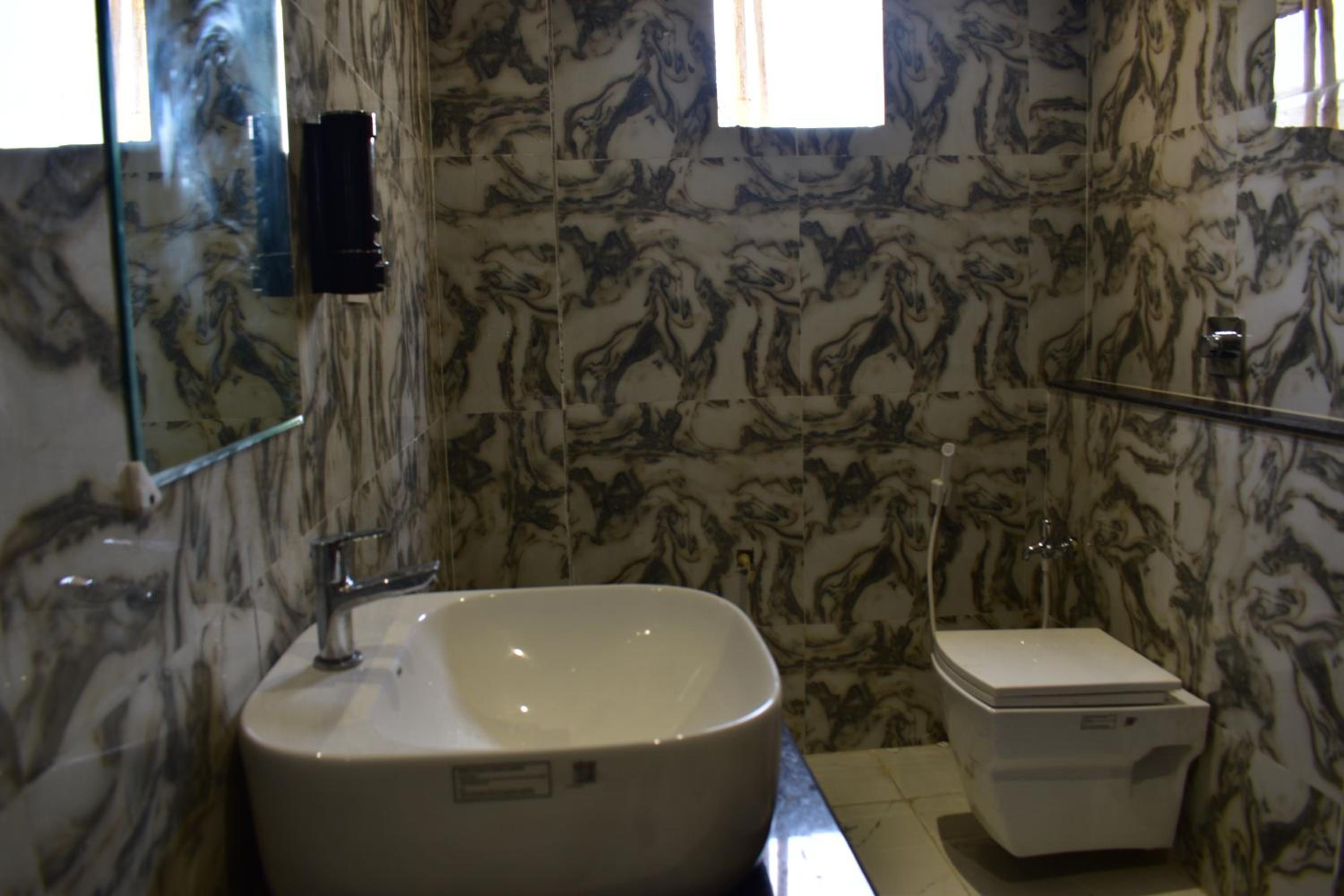 Double Room - Photo 7