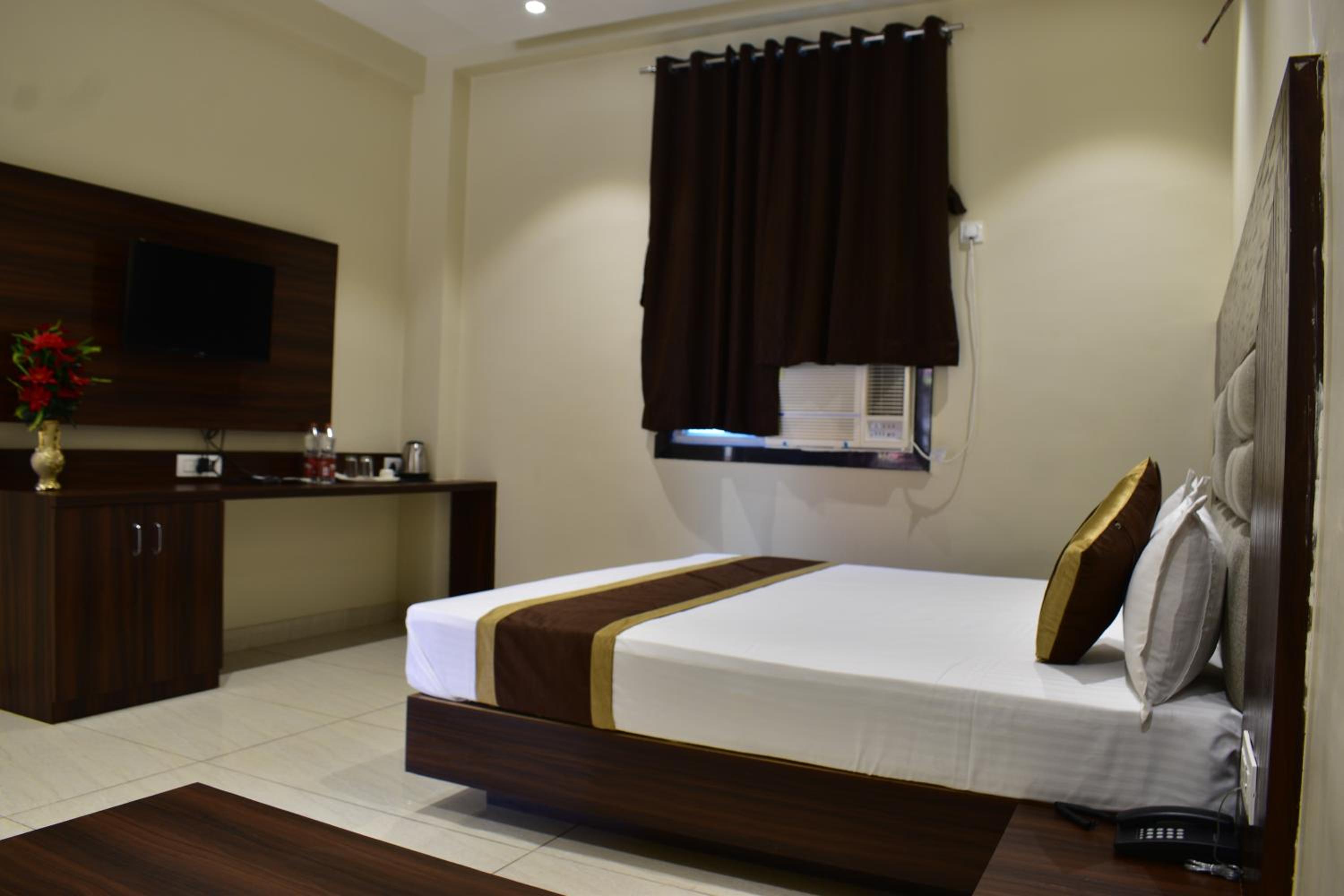 Double Room - Photo 13