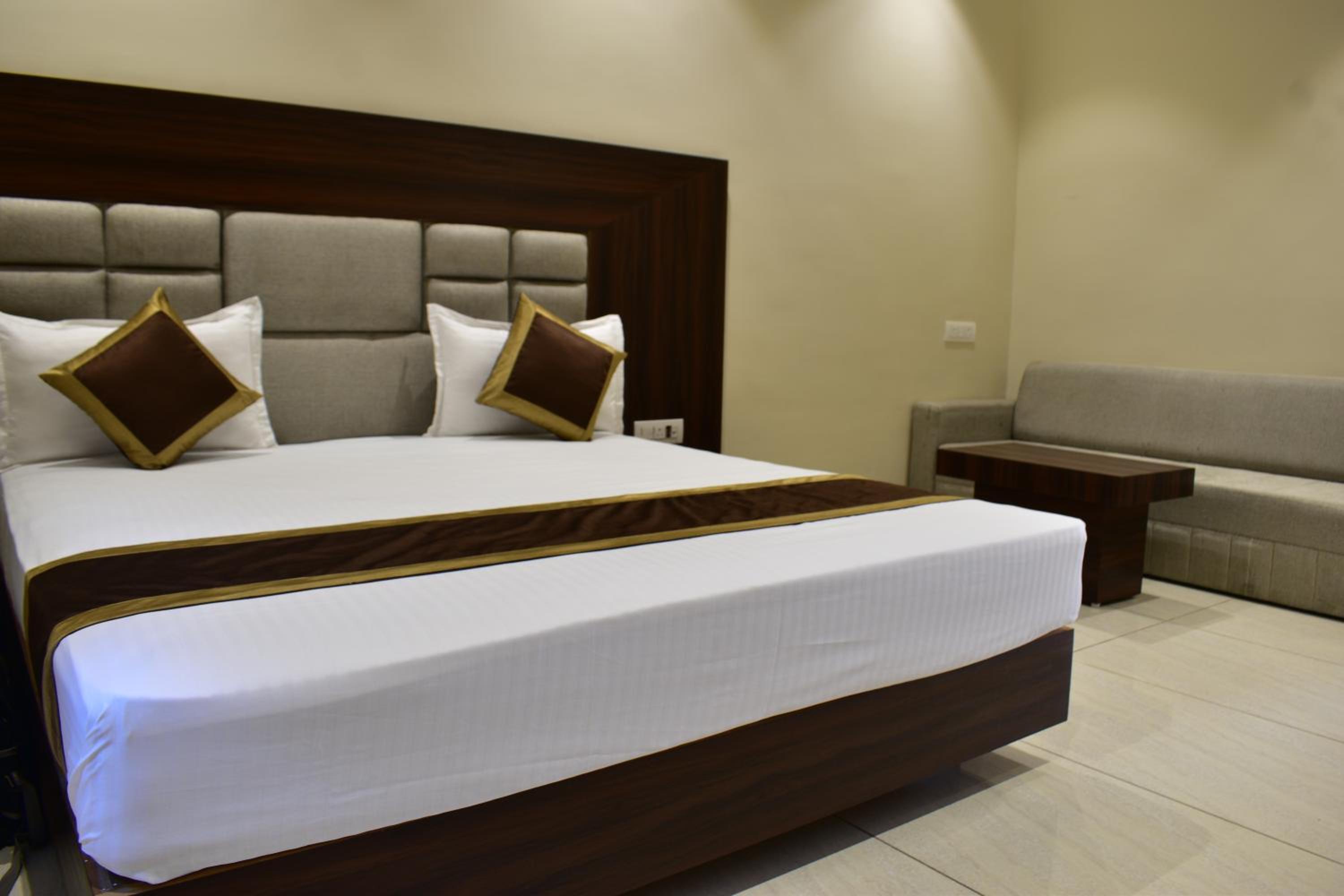Double Room - Photo 6