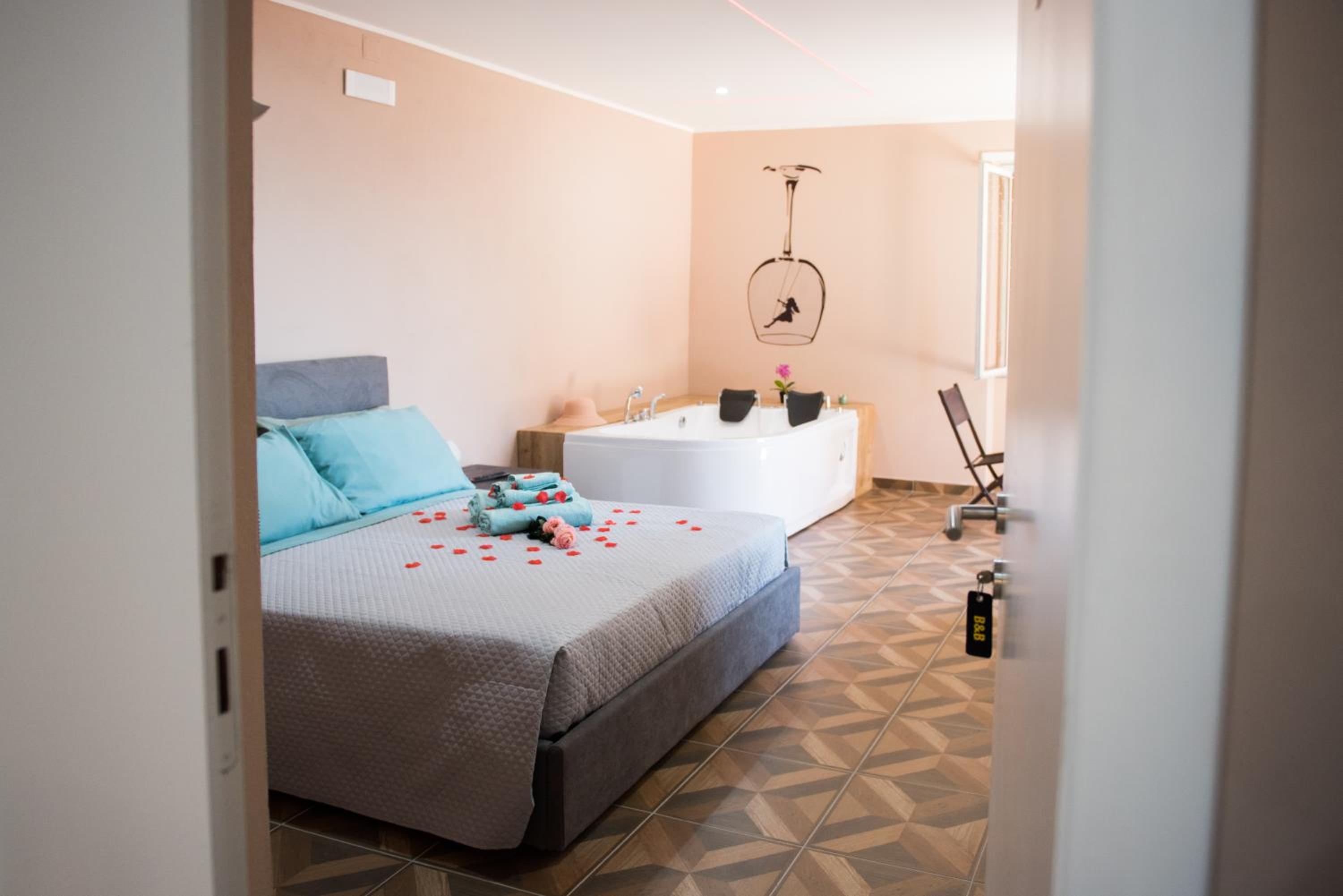 King Room with Spa Bath photo 2