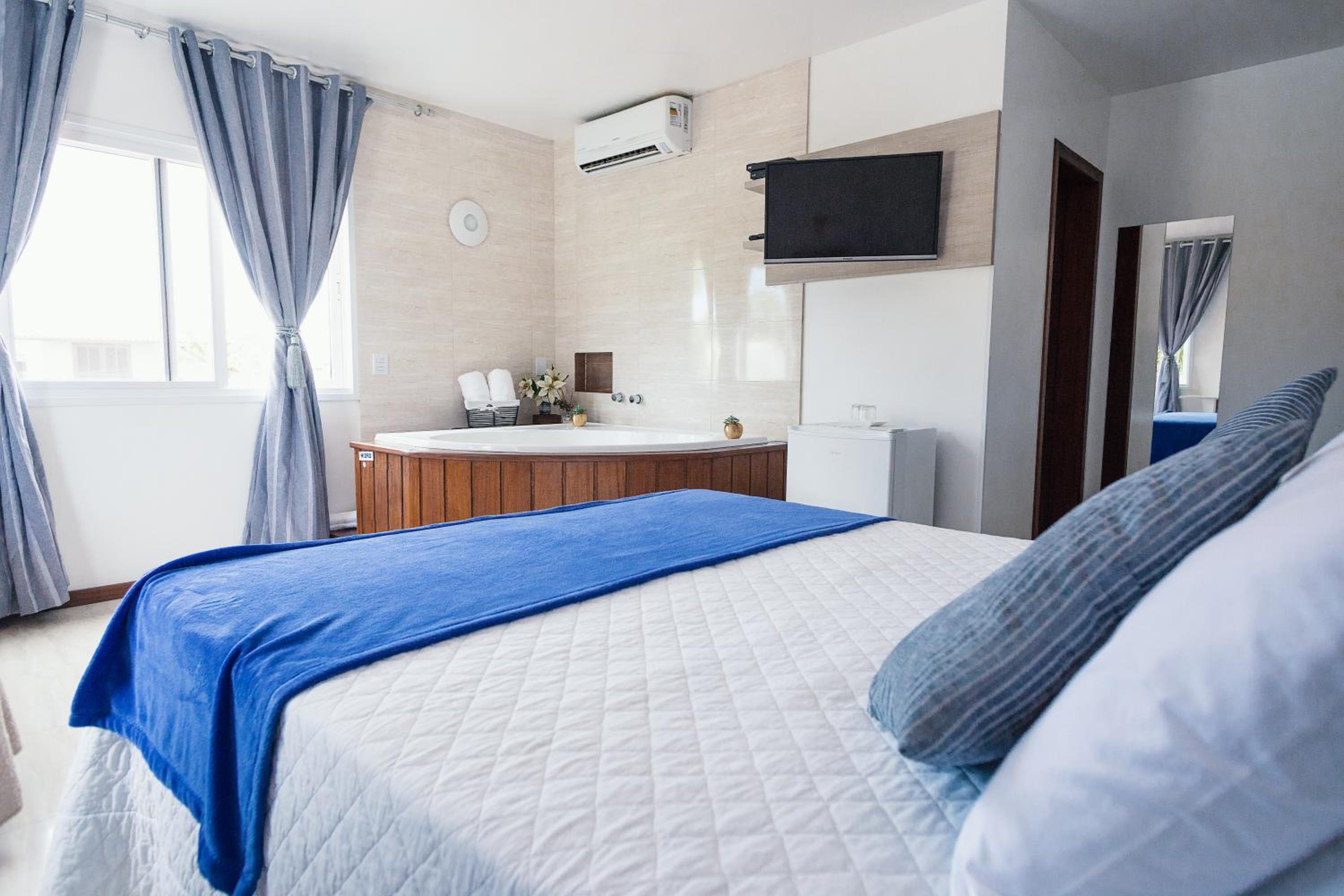Deluxe Double or Twin Room with Spa Bath photo 2