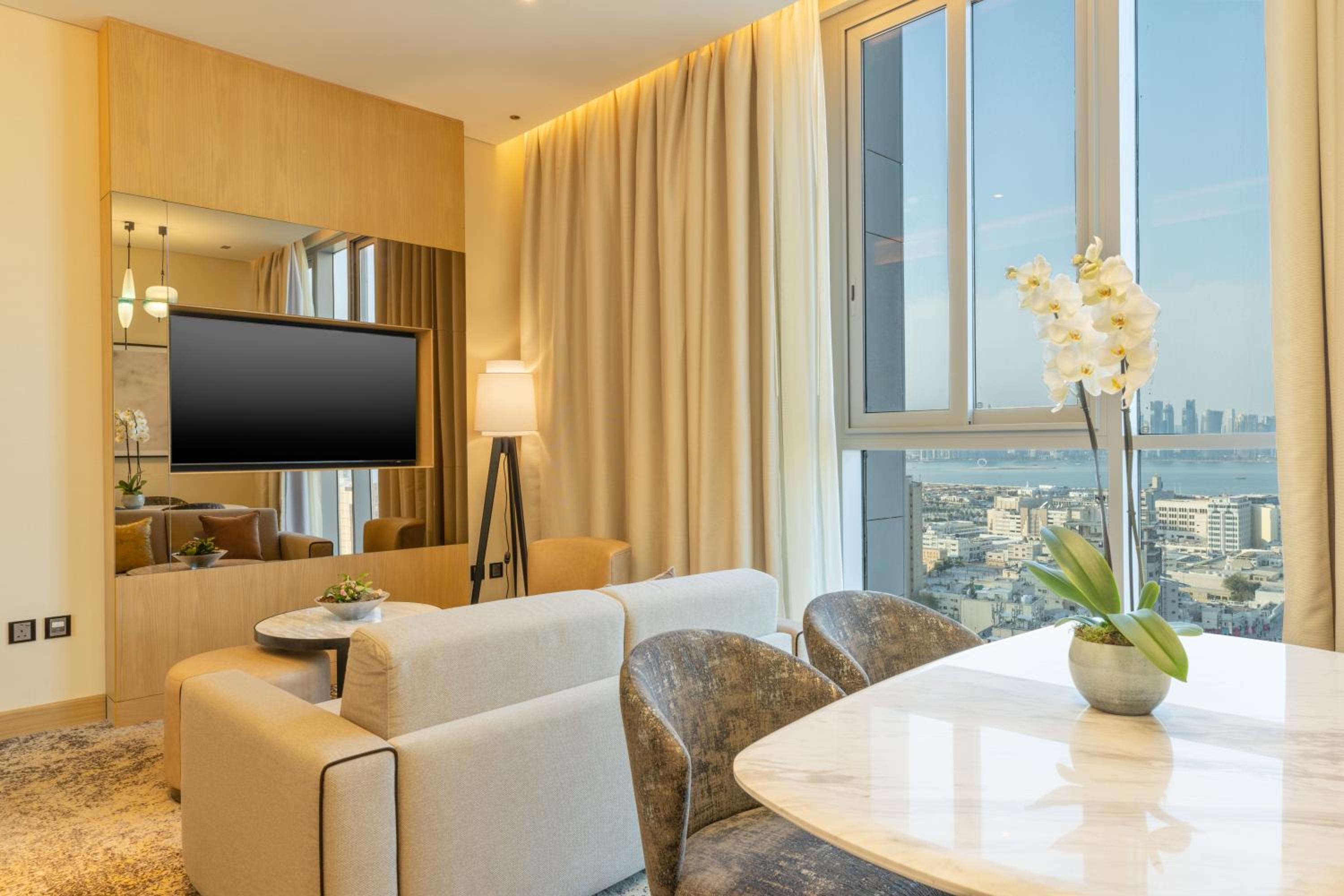 One Bedroom Premium Suite with One King Bed and Sea View - Non Smoking - Photo 2