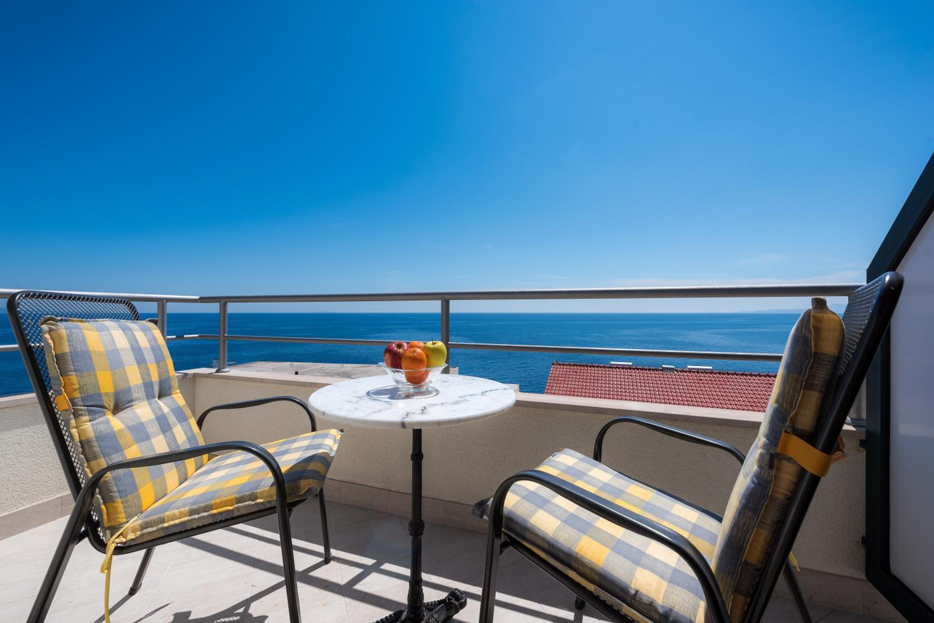 One-Bedroom Apartment  with Balcony and Sea View photo 2