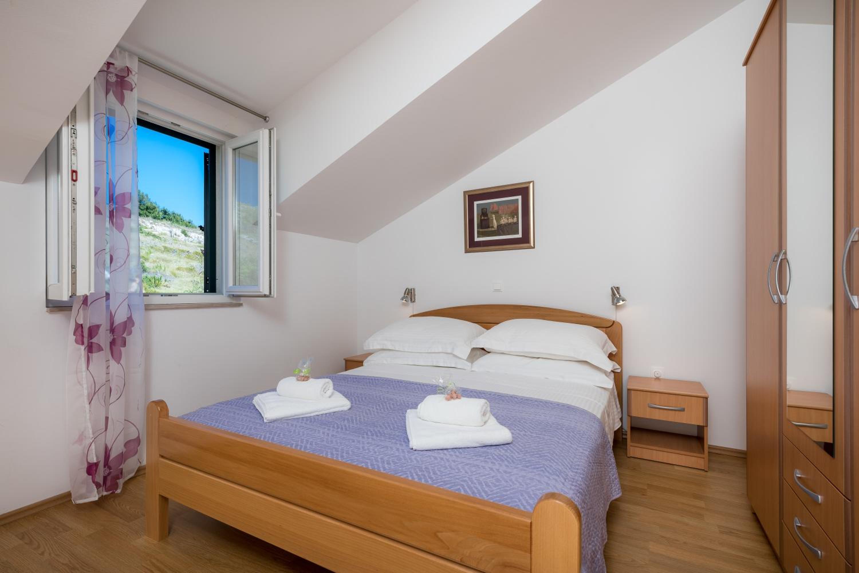 One-Bedroom Apartment  with Balcony and Sea View photo 1