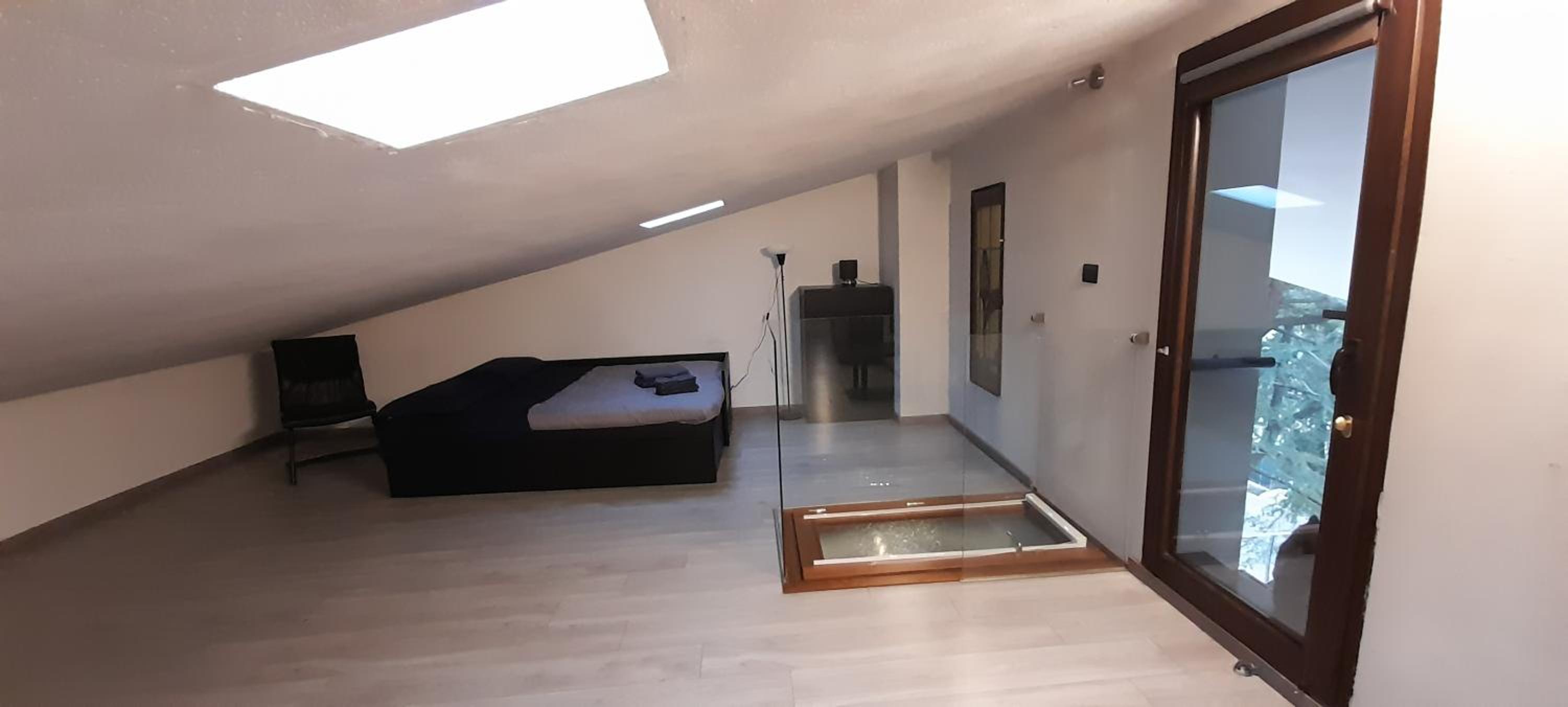 Quadruple Room with Private Bathroom photo 2