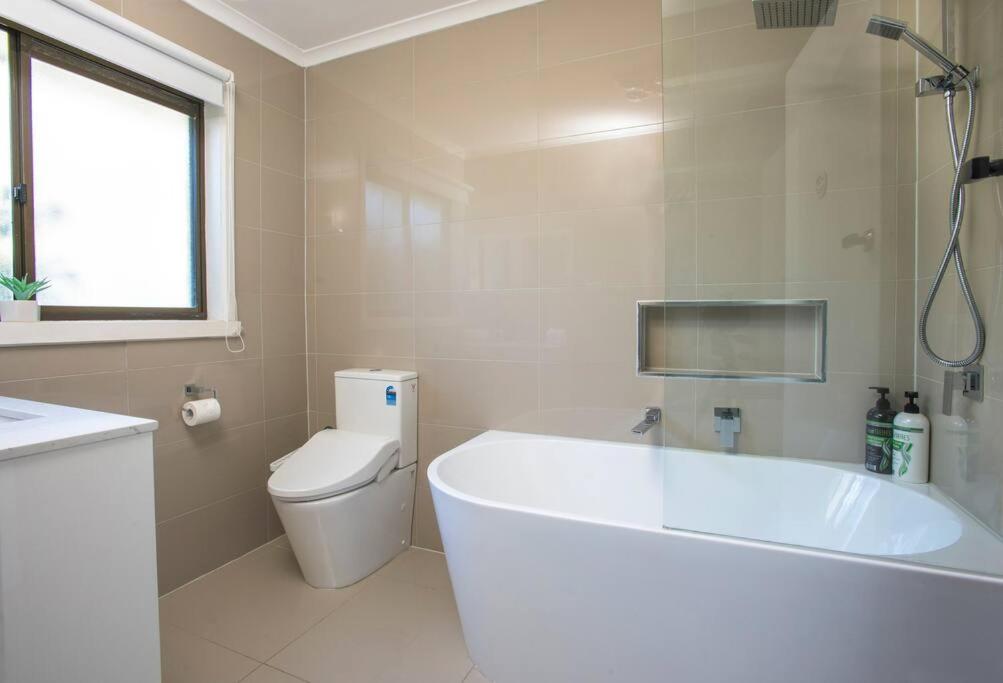Three-Bedroom House photo 3
