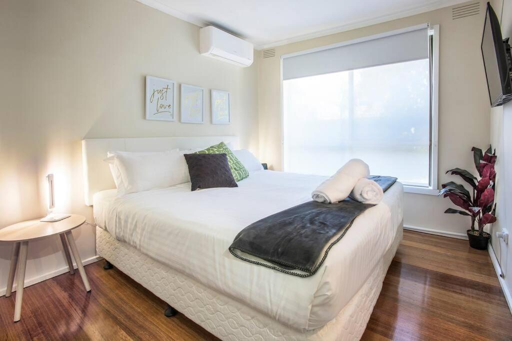Three-Bedroom House photo 2