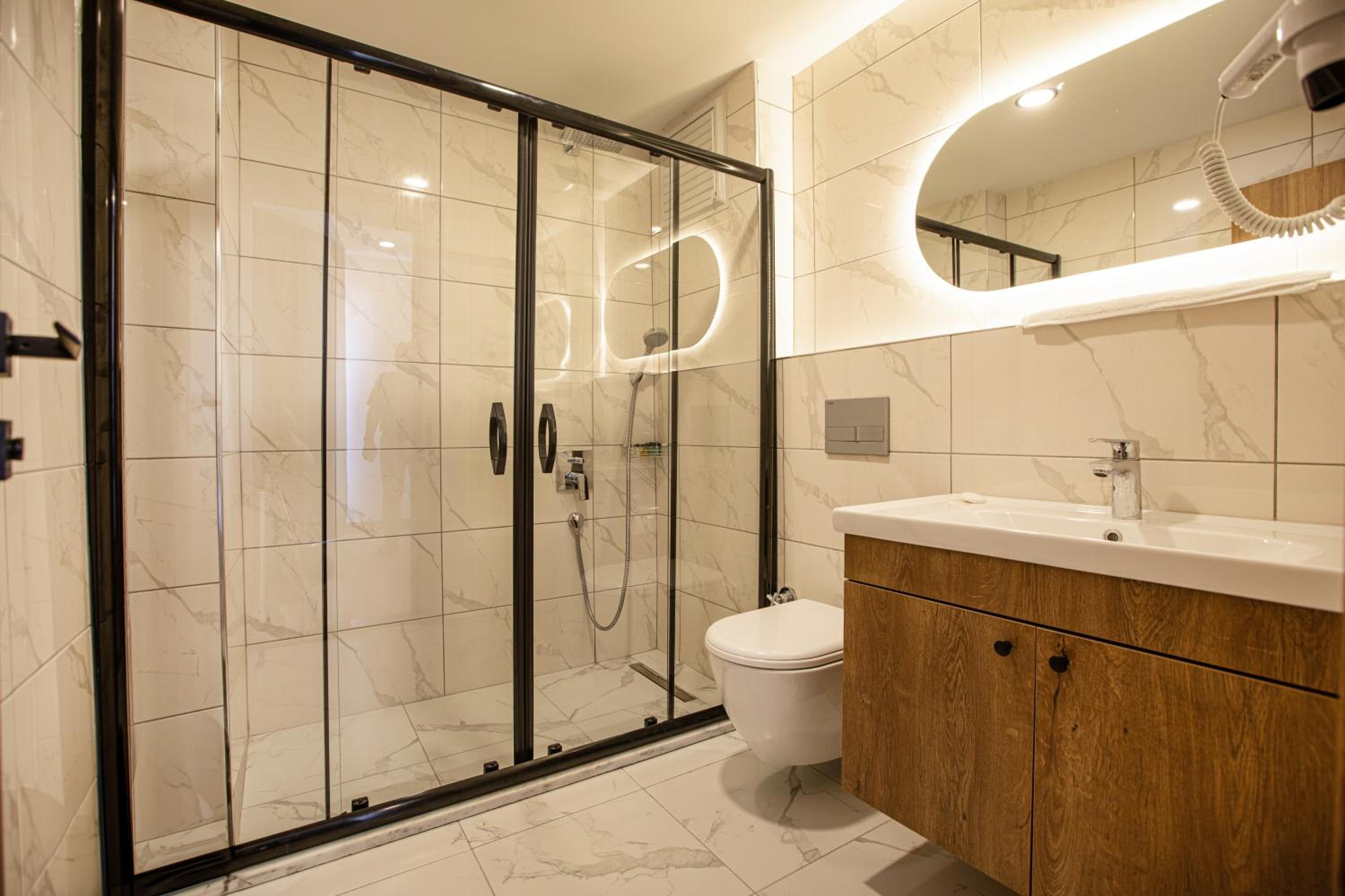 Deluxe Double Room with Extra Bed photo 3