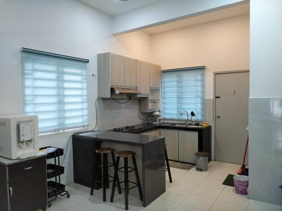 Three-Bedroom House photo 3