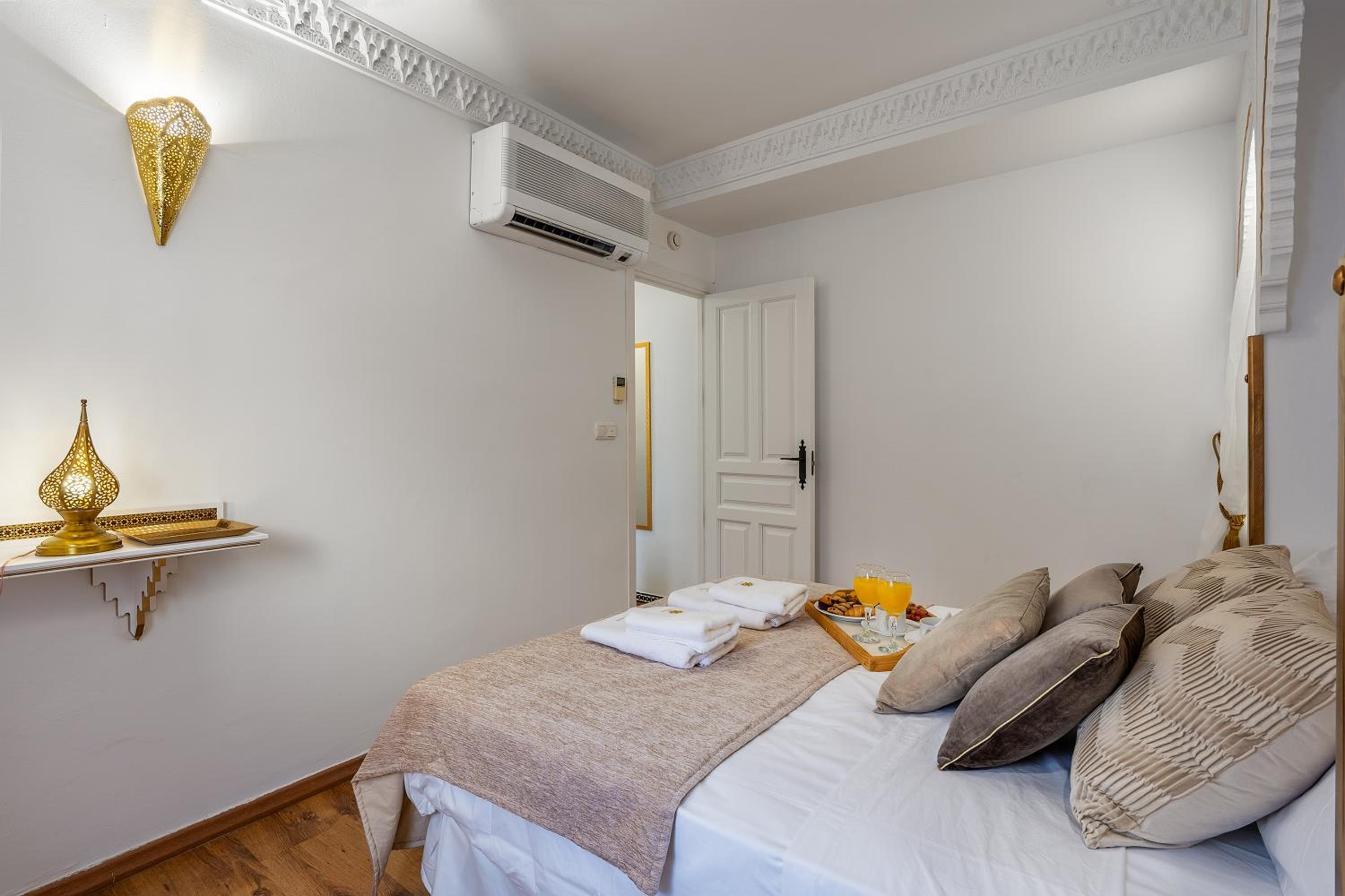 Superior Apartment with Side Alhambra view and Spa Bath  photo 2