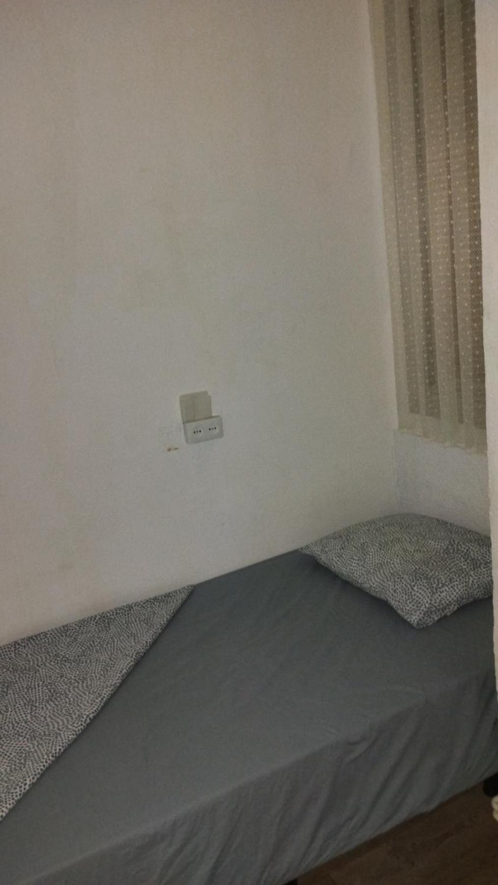 Habitación individual con baño compartido