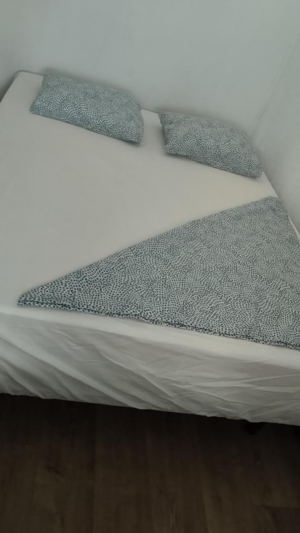 Double Room with Shared Bathroom photo 3