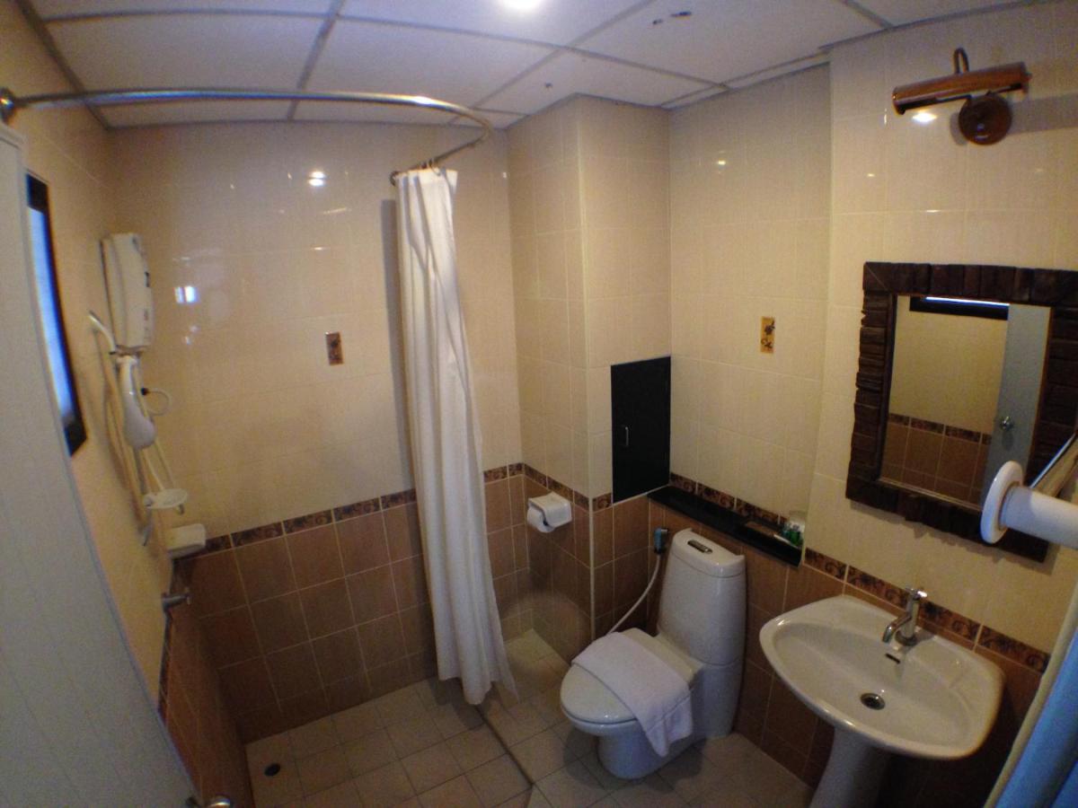 Standard Double or Twin Room - Photo 11