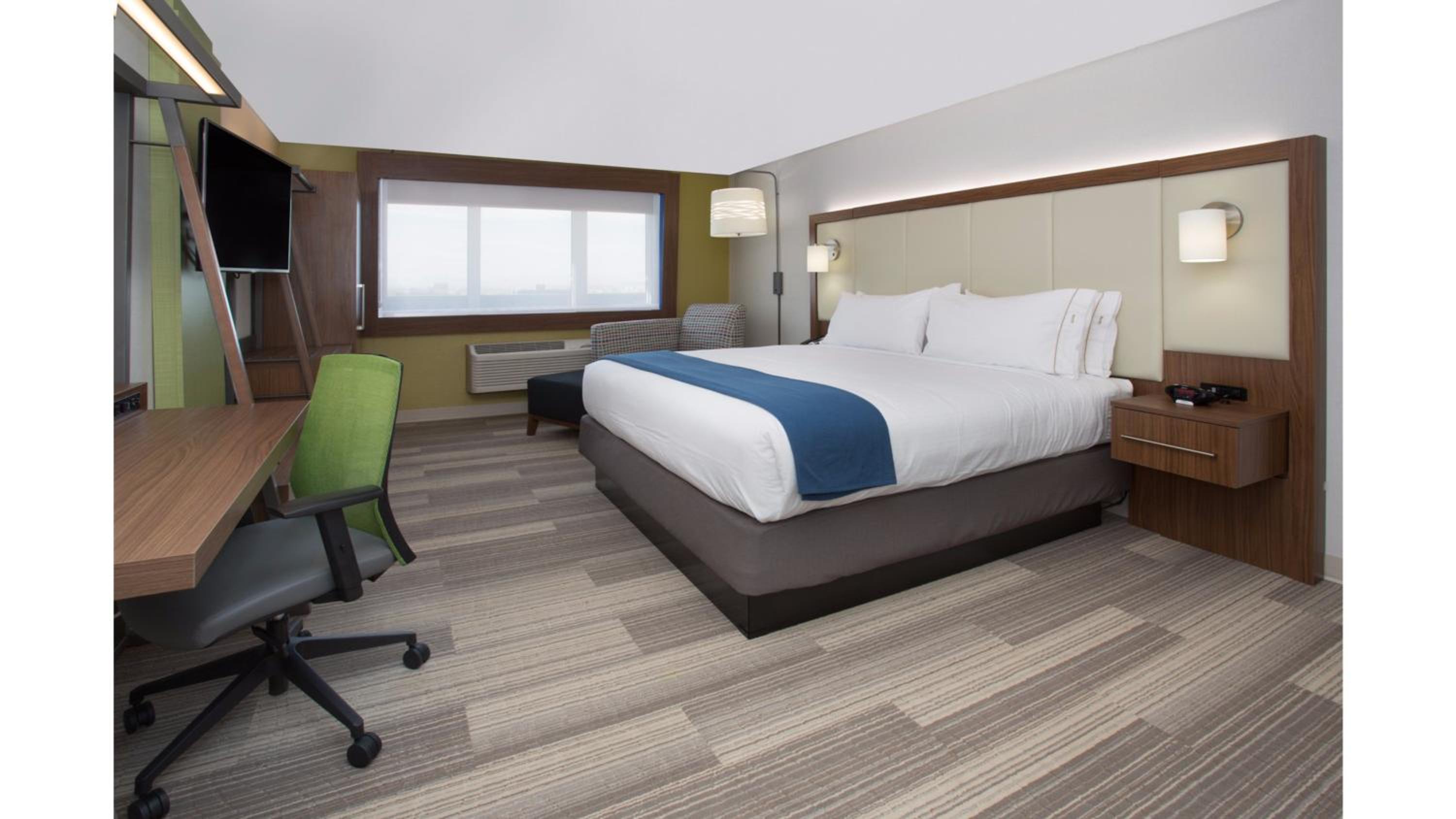 Standard King Room with Roll-In Shower - Communications Access