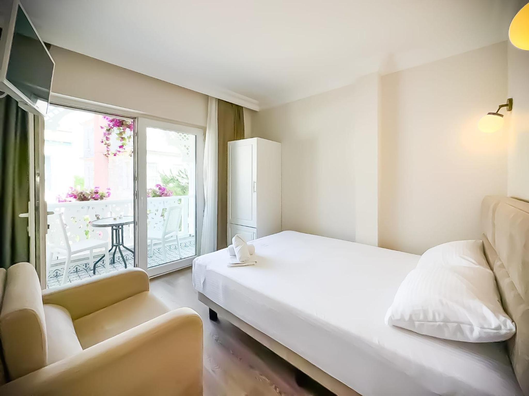 Double Room With Balcony photo 3