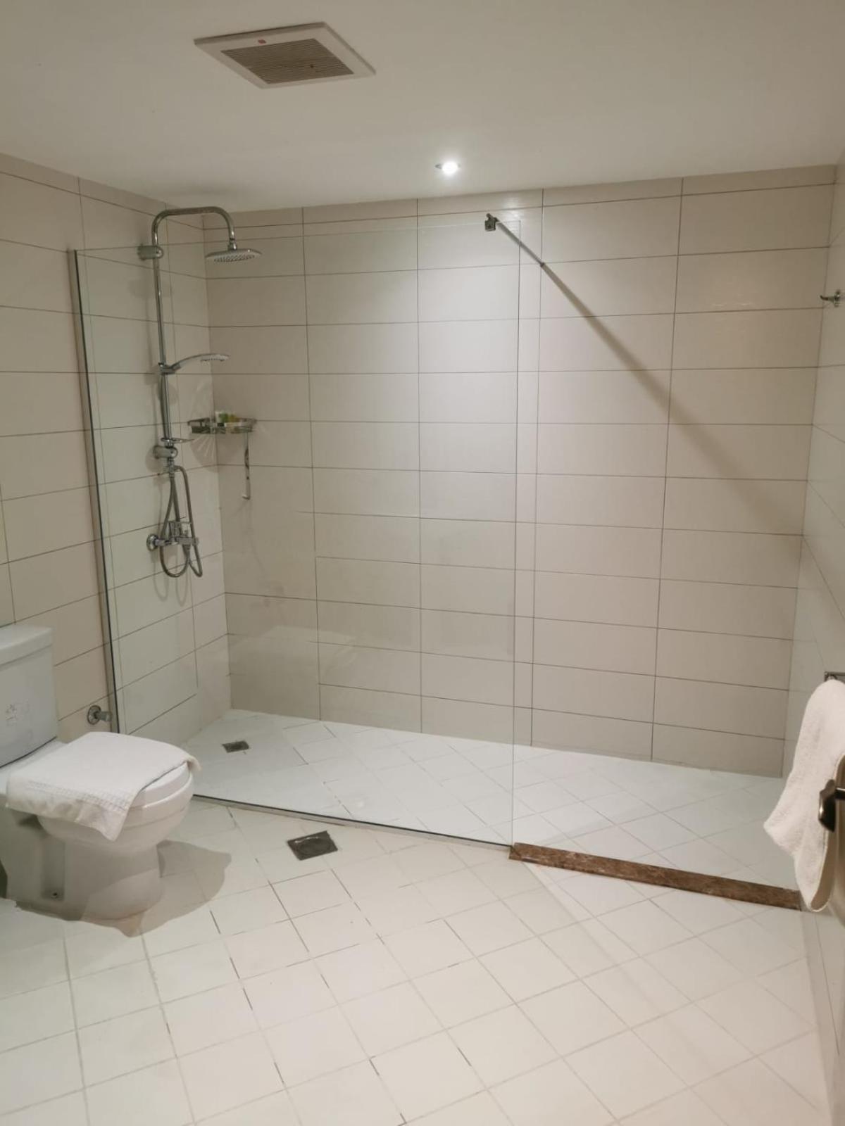 Twin Room - Photo 17