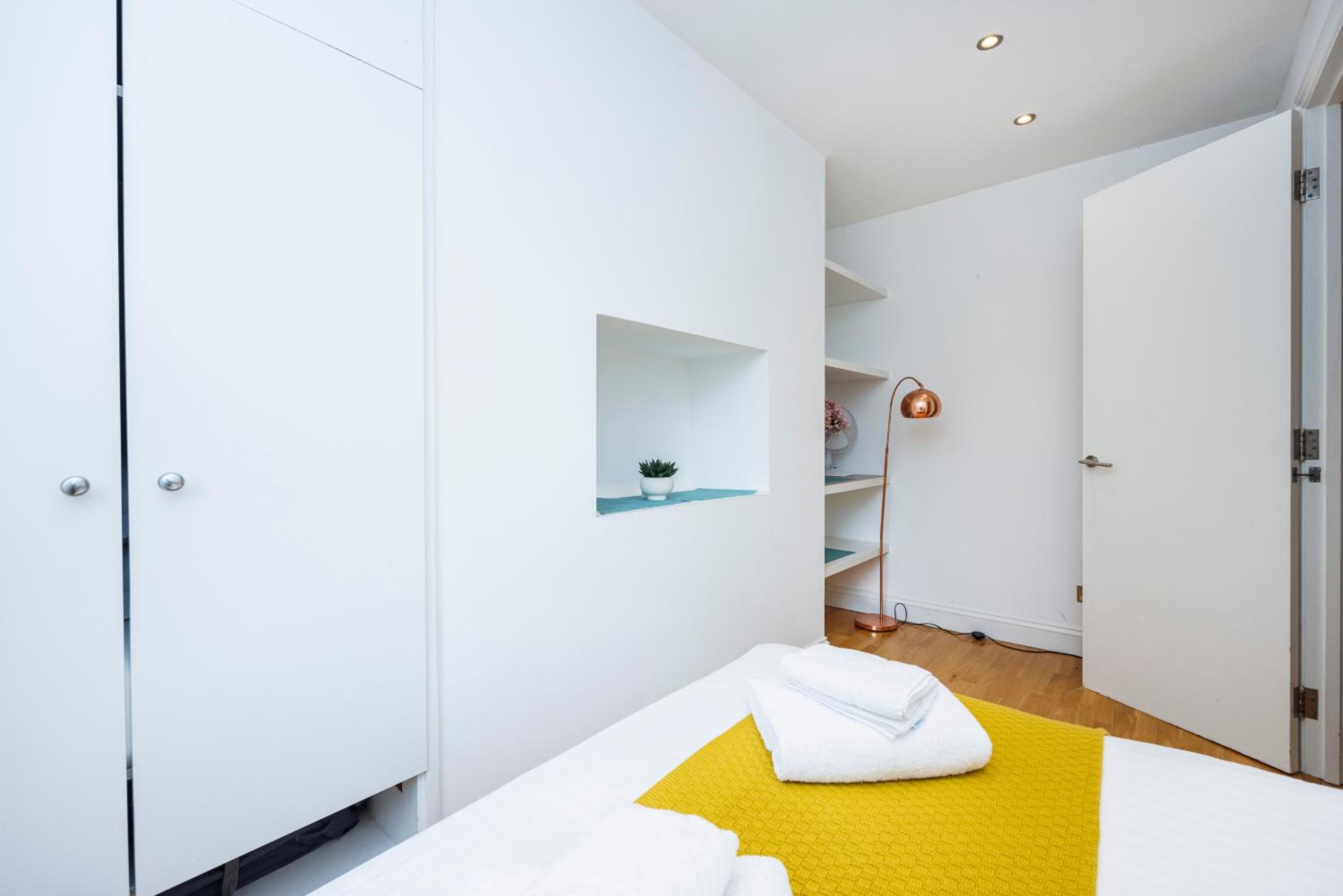 One-Bedroom Apartment photo 1