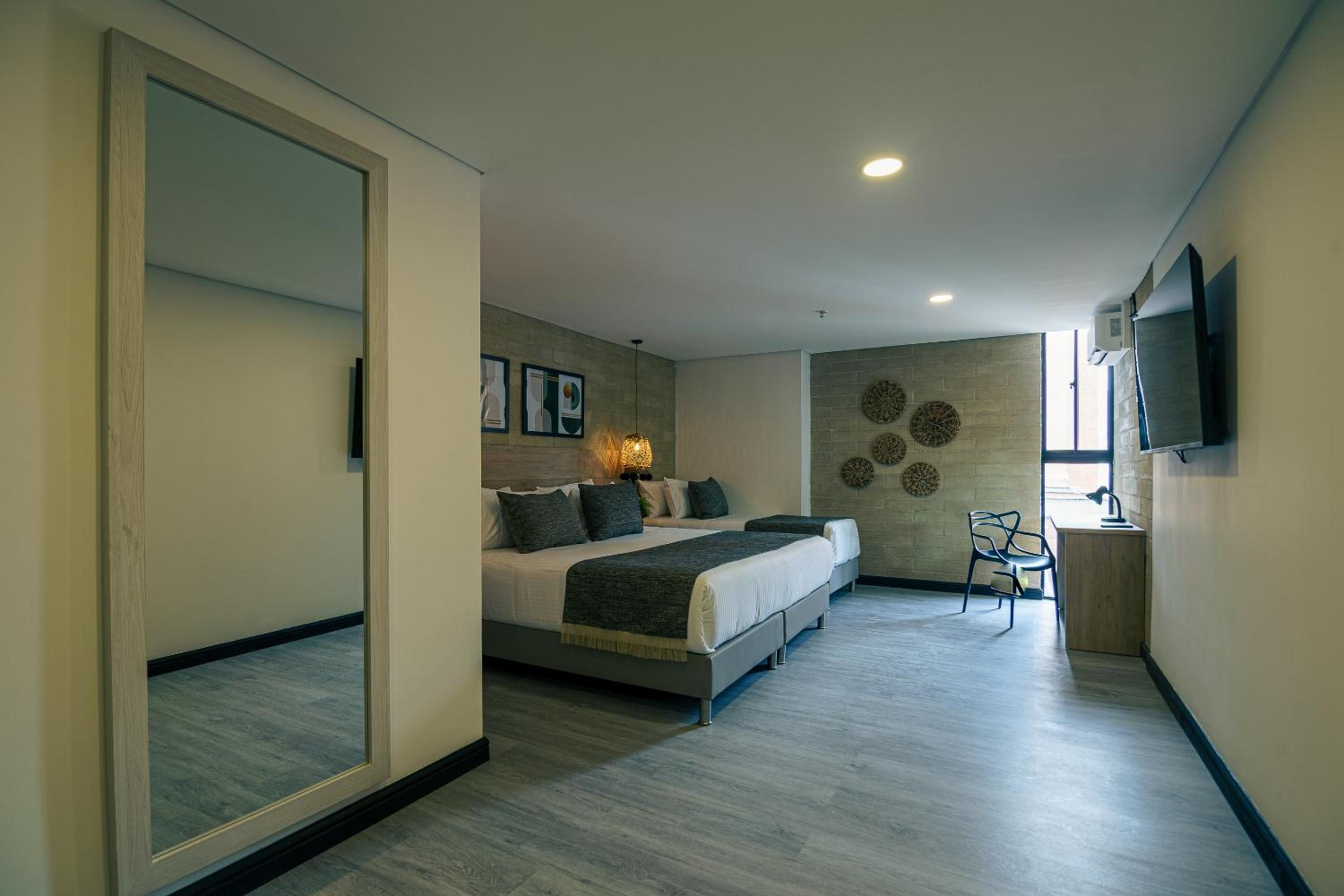 Superior Family Room photo 2