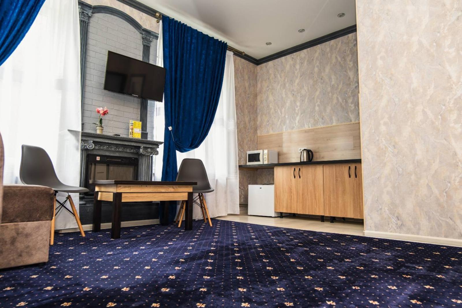 King Studio with Sofa Bed