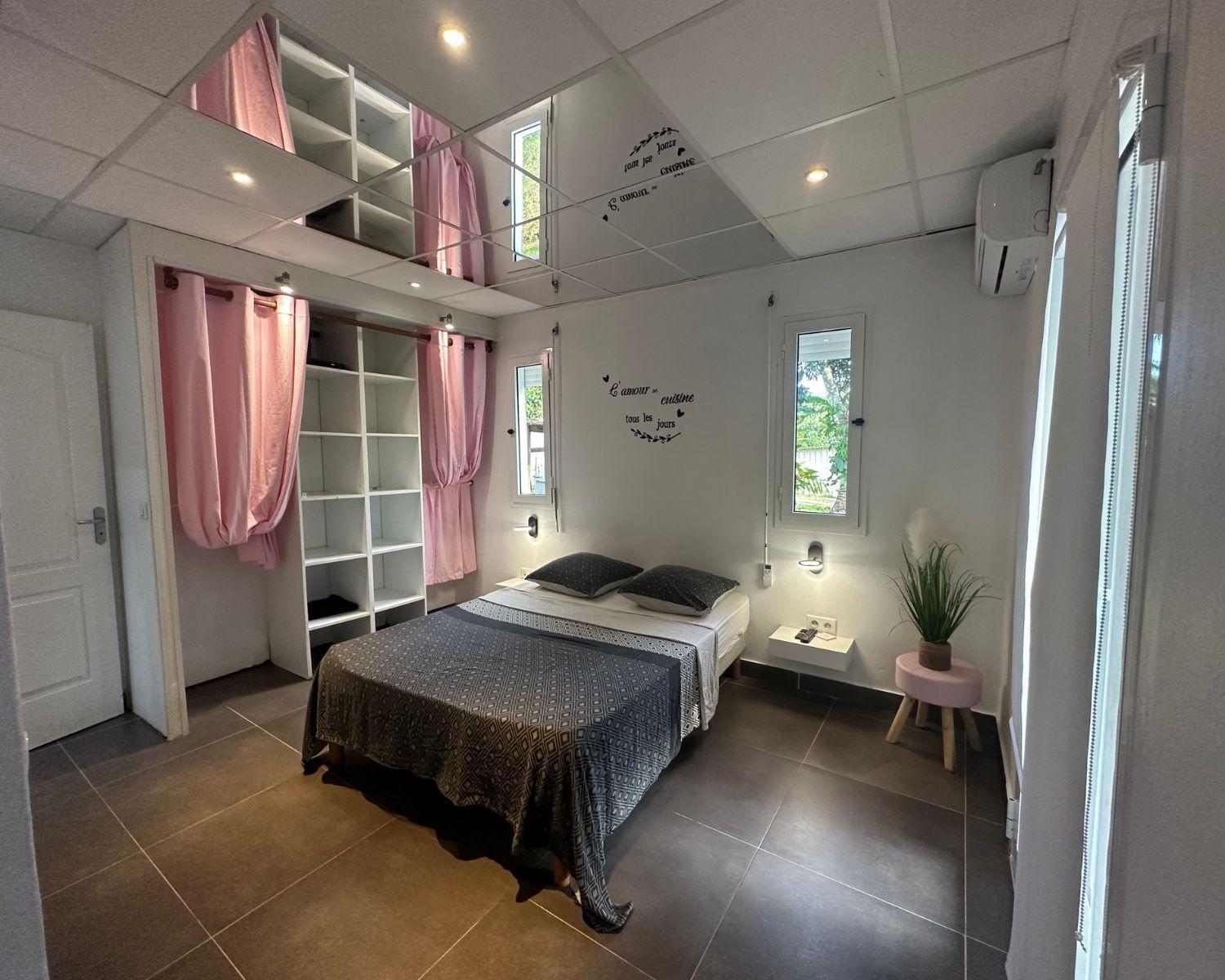 One-Bedroom House photo 1