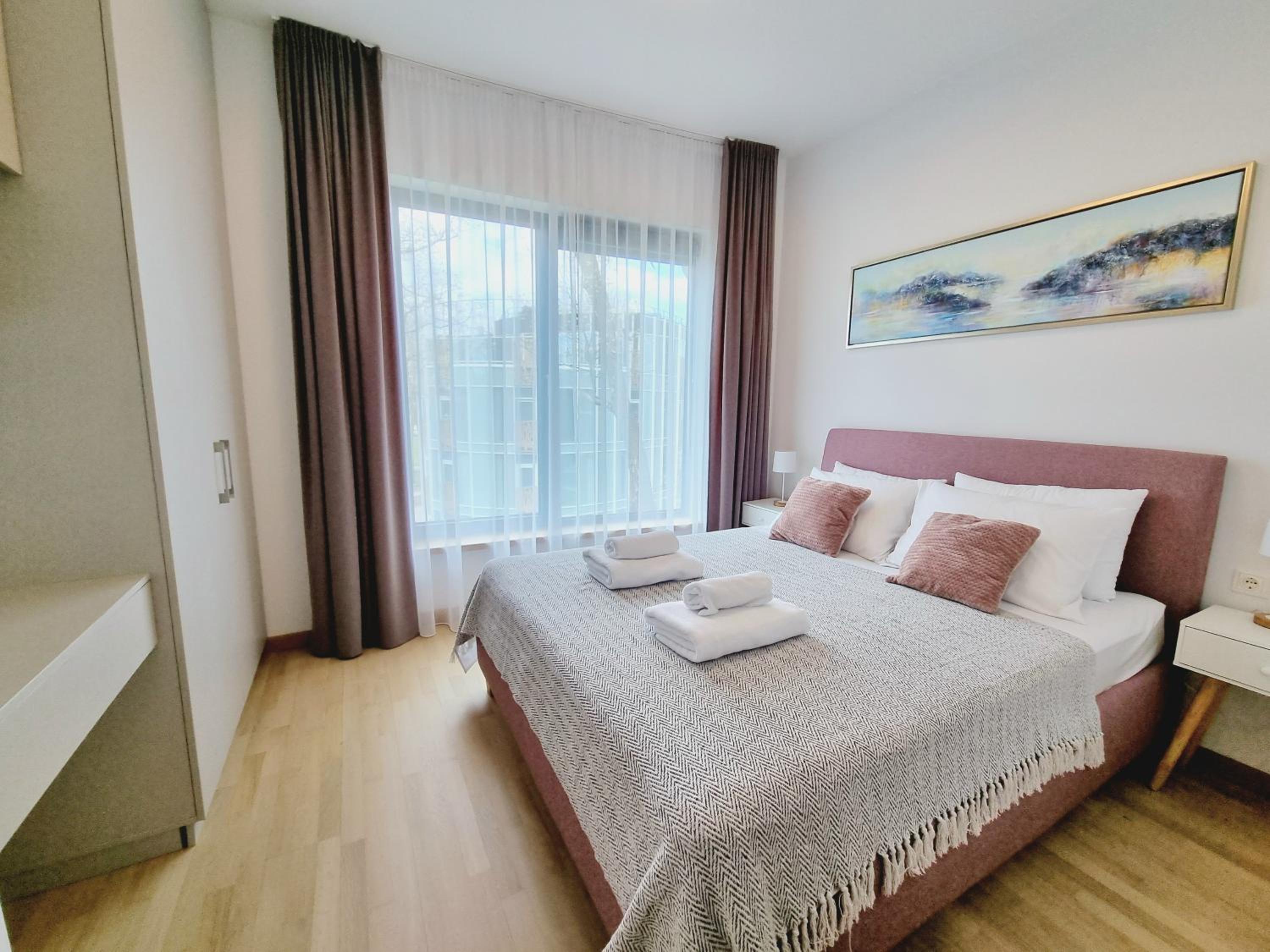 One-Bedroom Apartment - Photo 3