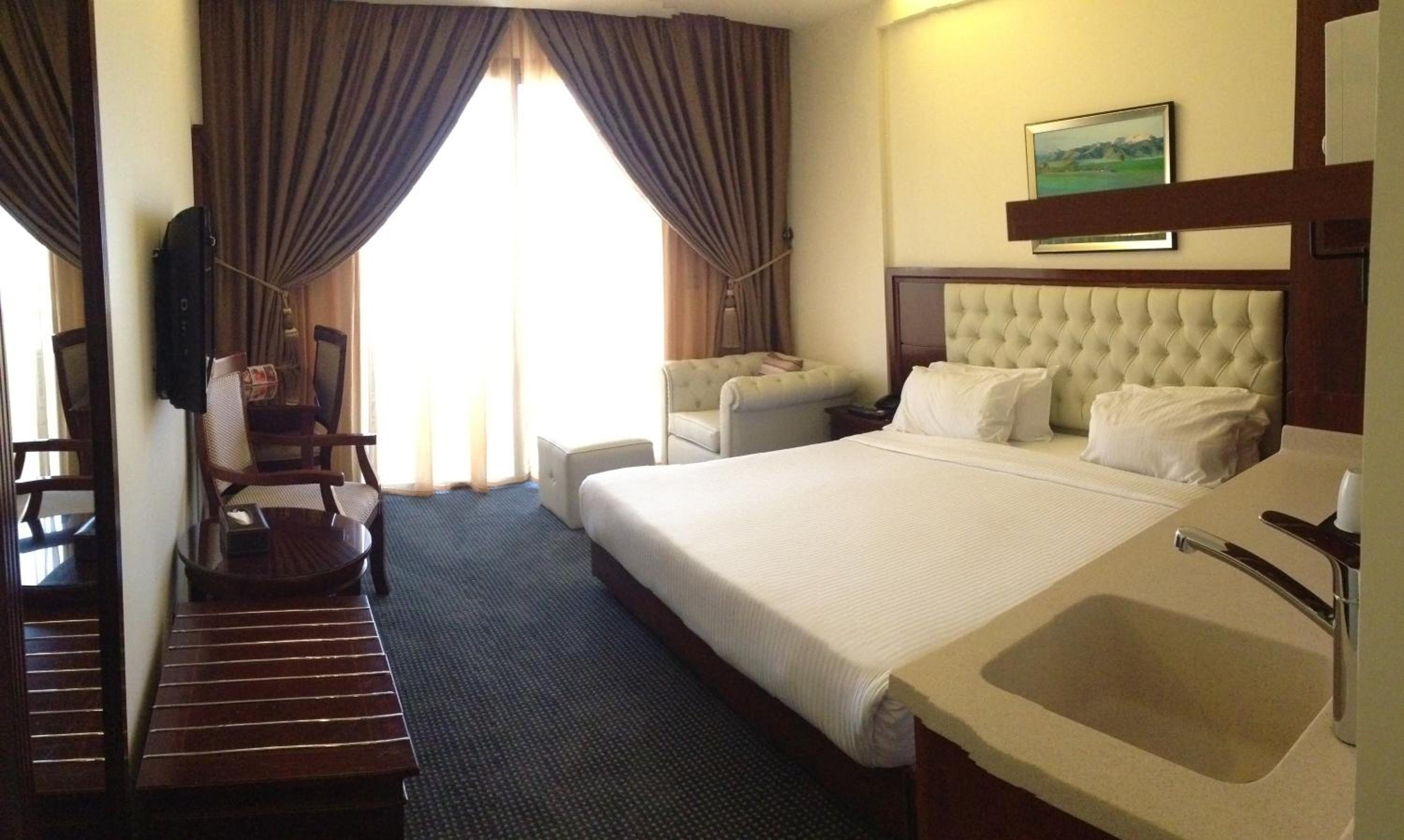 Deluxe Double or Twin Room - Photo 2