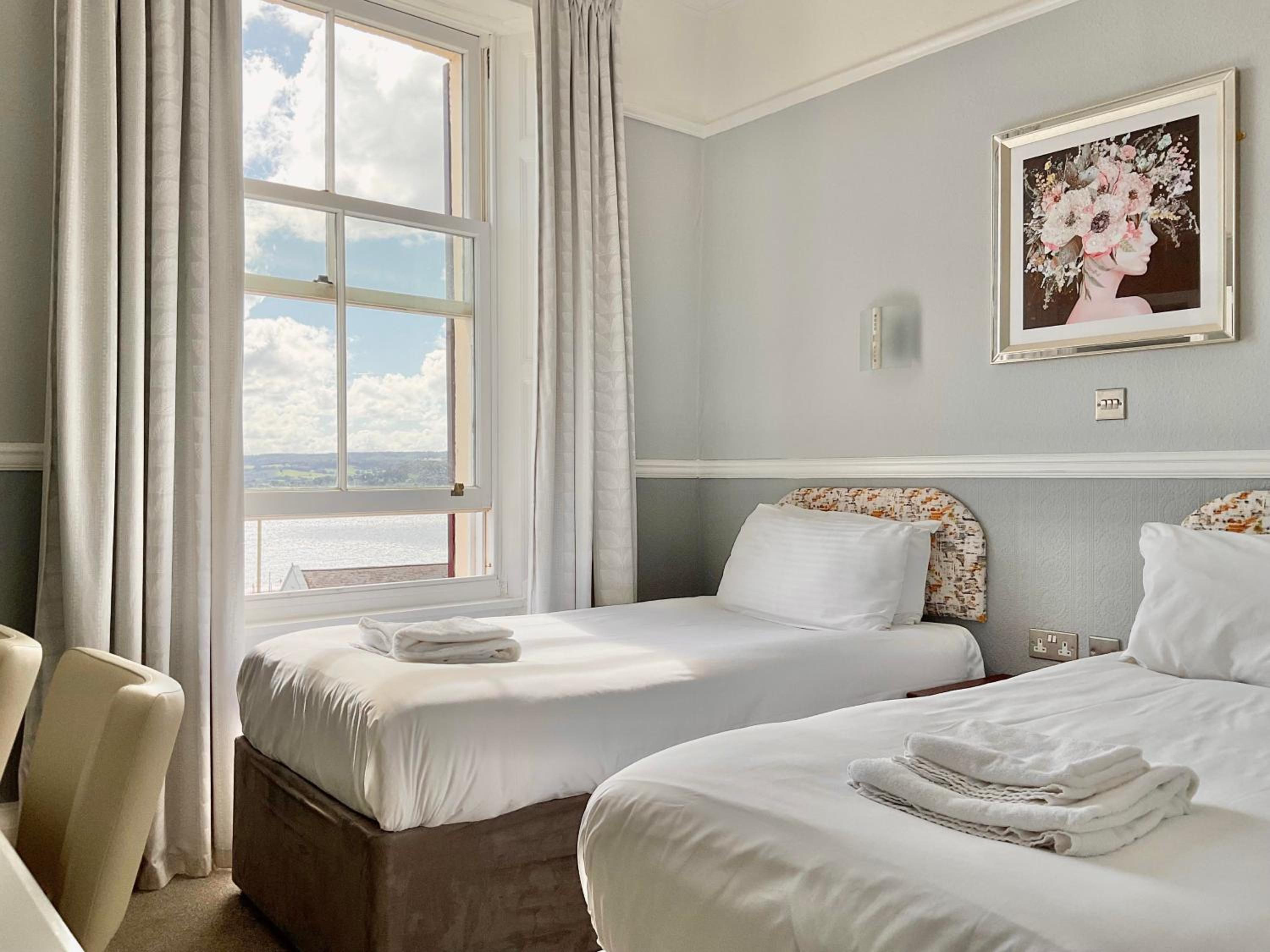 Twin Room - Photo 3