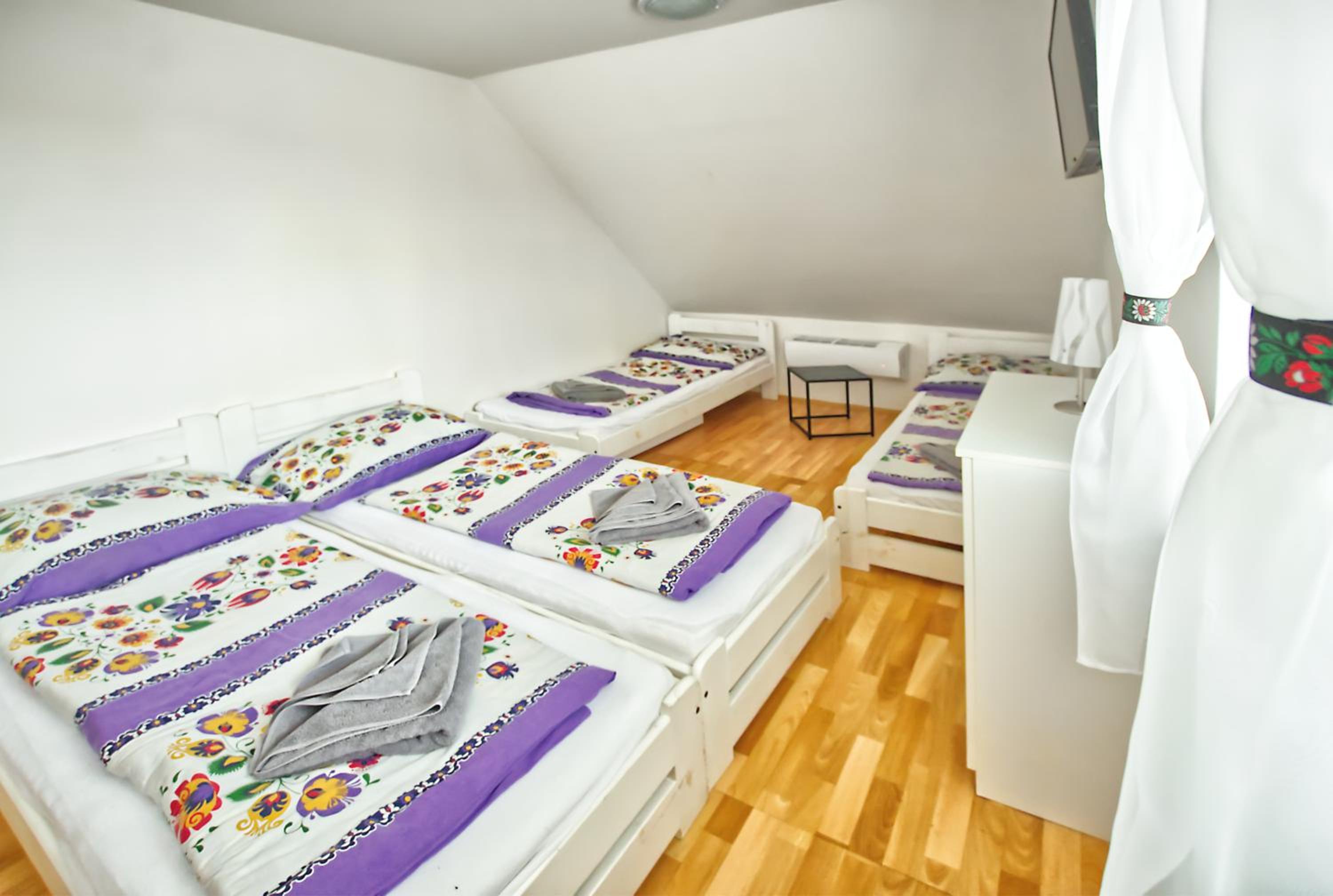 Quadruple Room with Private Bathroom photo 3