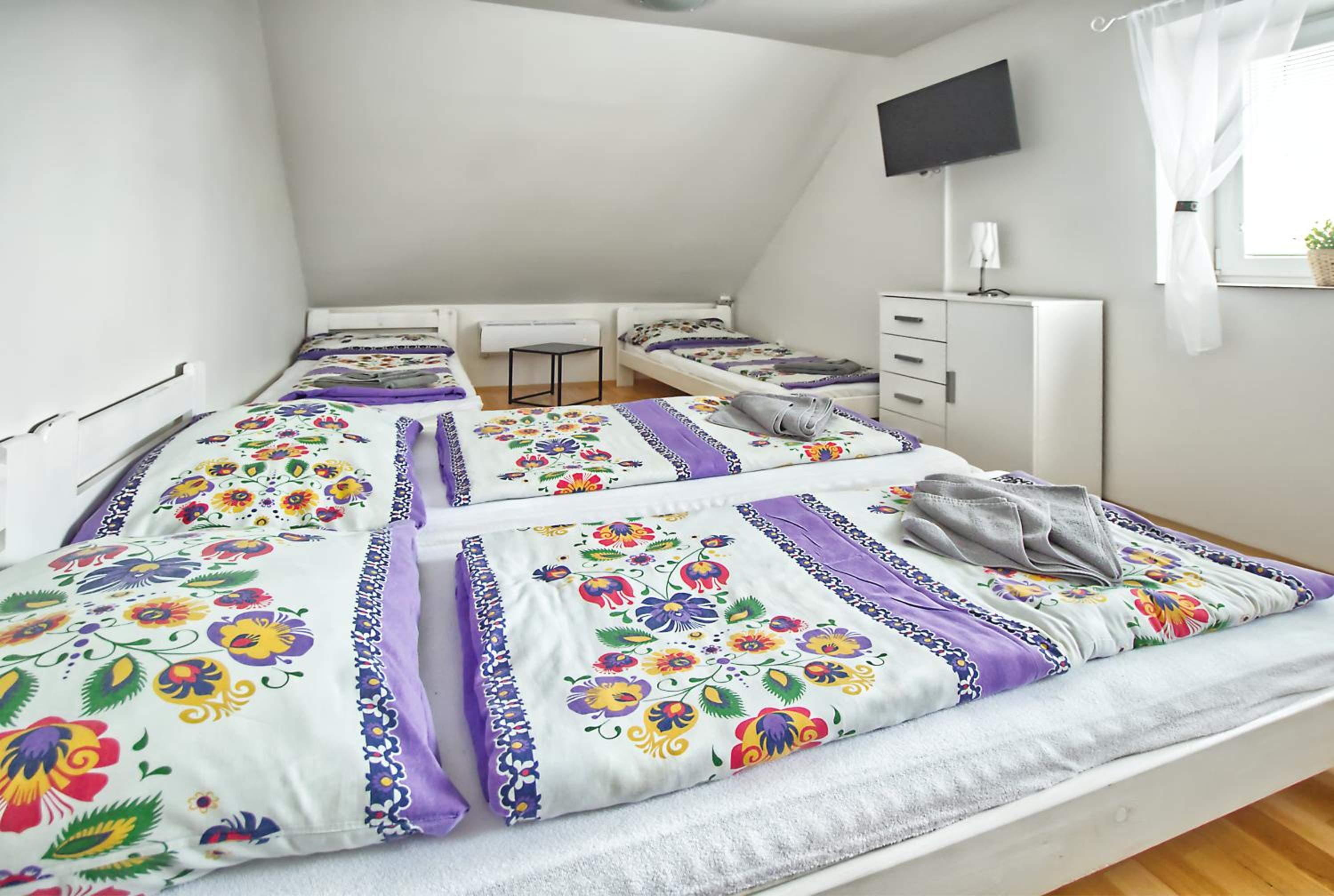 Quadruple Room with Private Bathroom photo 1