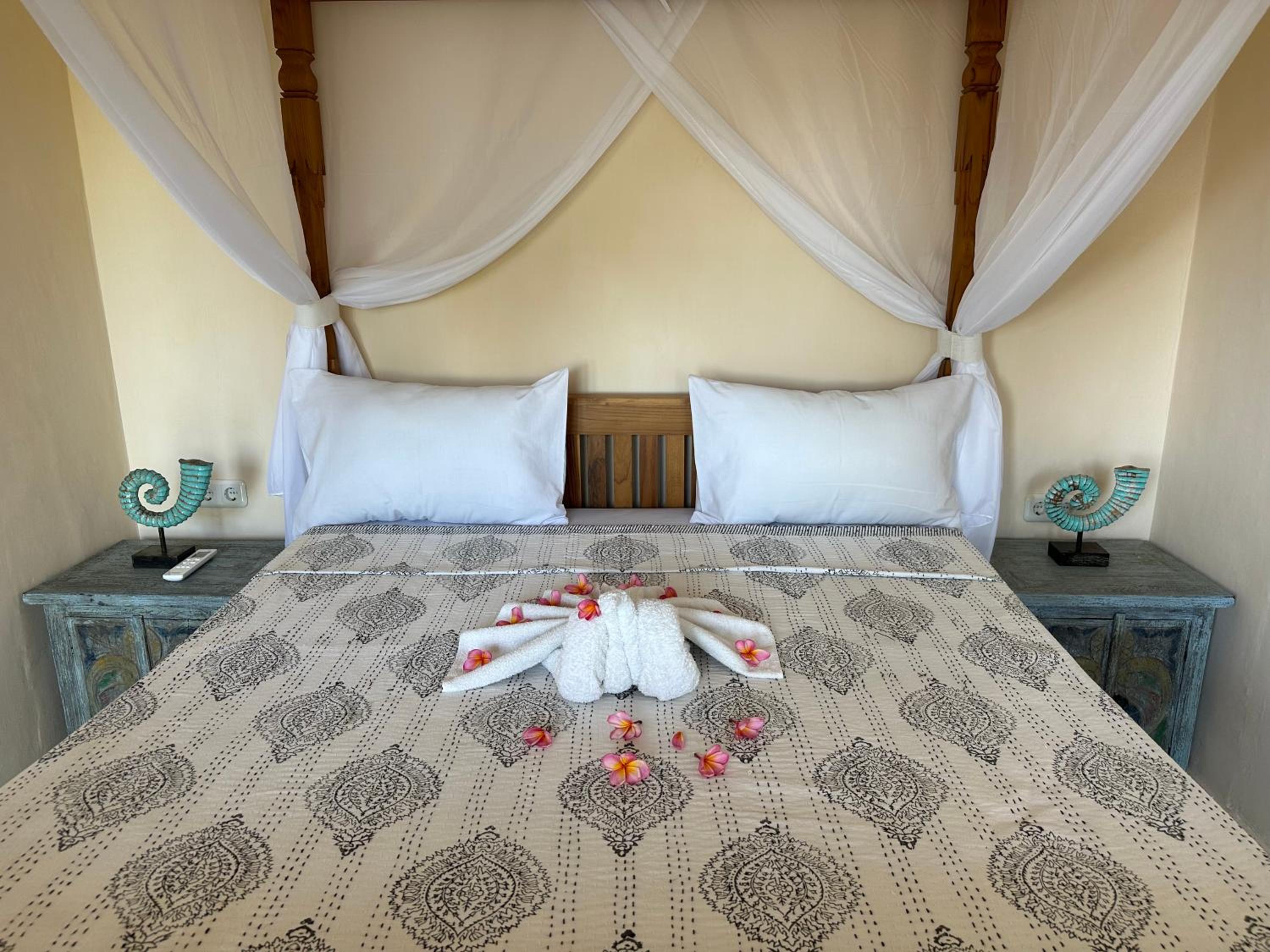 Deluxe Double Room with Sea View - Photo 3