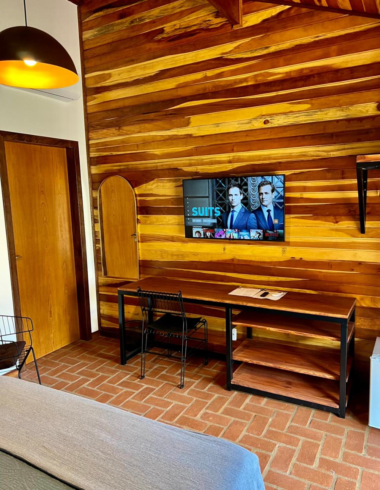 Suite - Photo 3