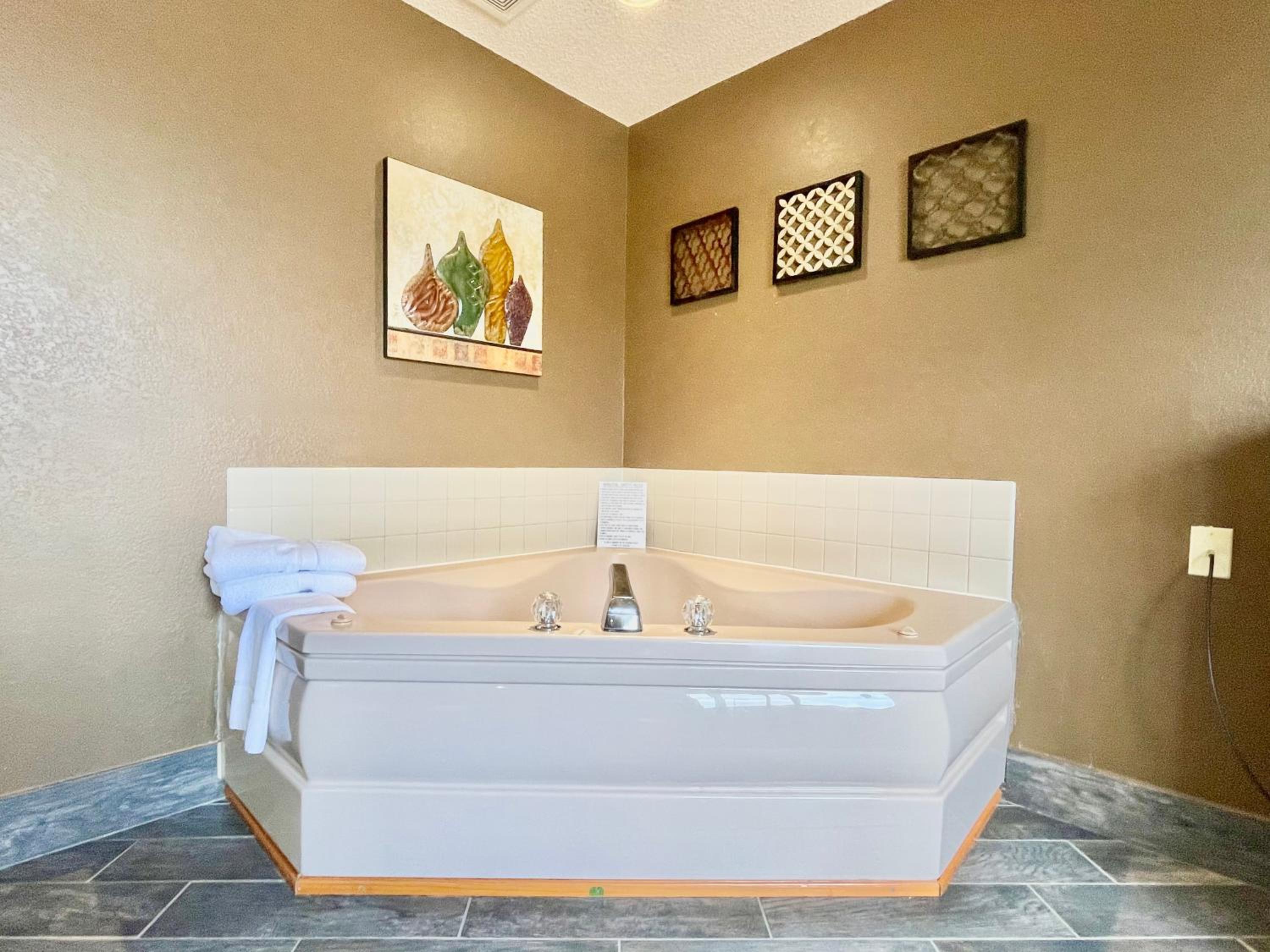 King Room with Spa Bath photo 3